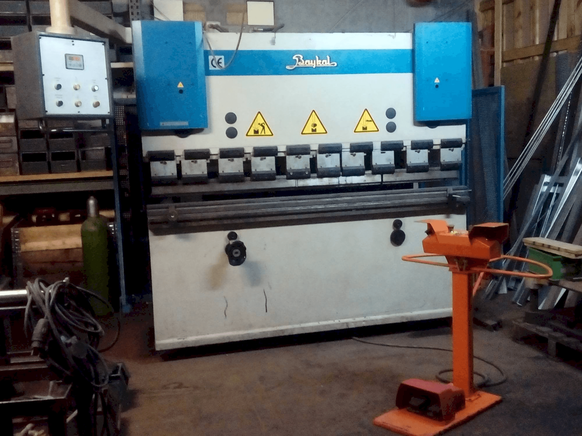 Masina Baykal APH-2103/40 eestvaade