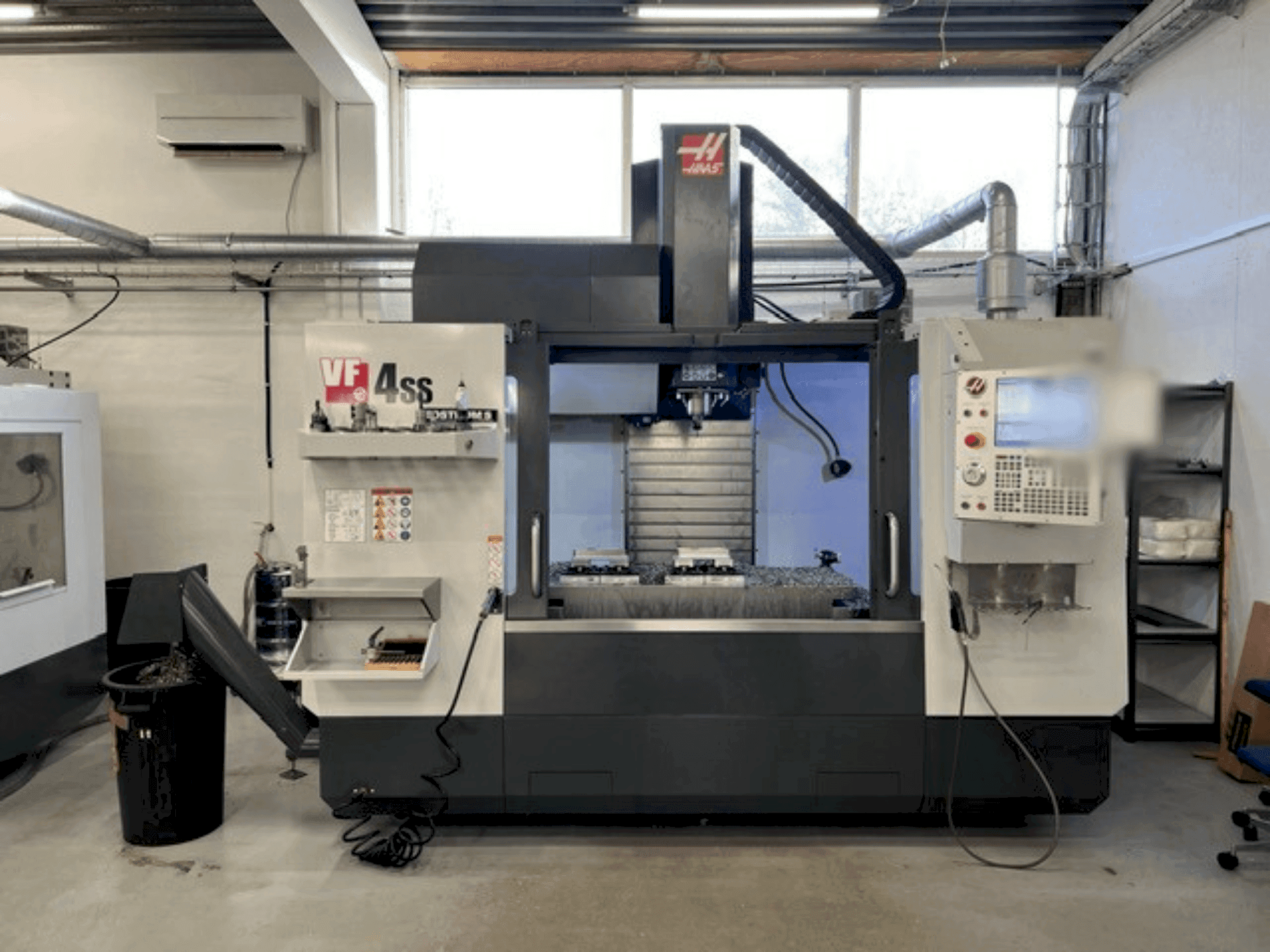 Masina HAAS VF-4SS eestvaade