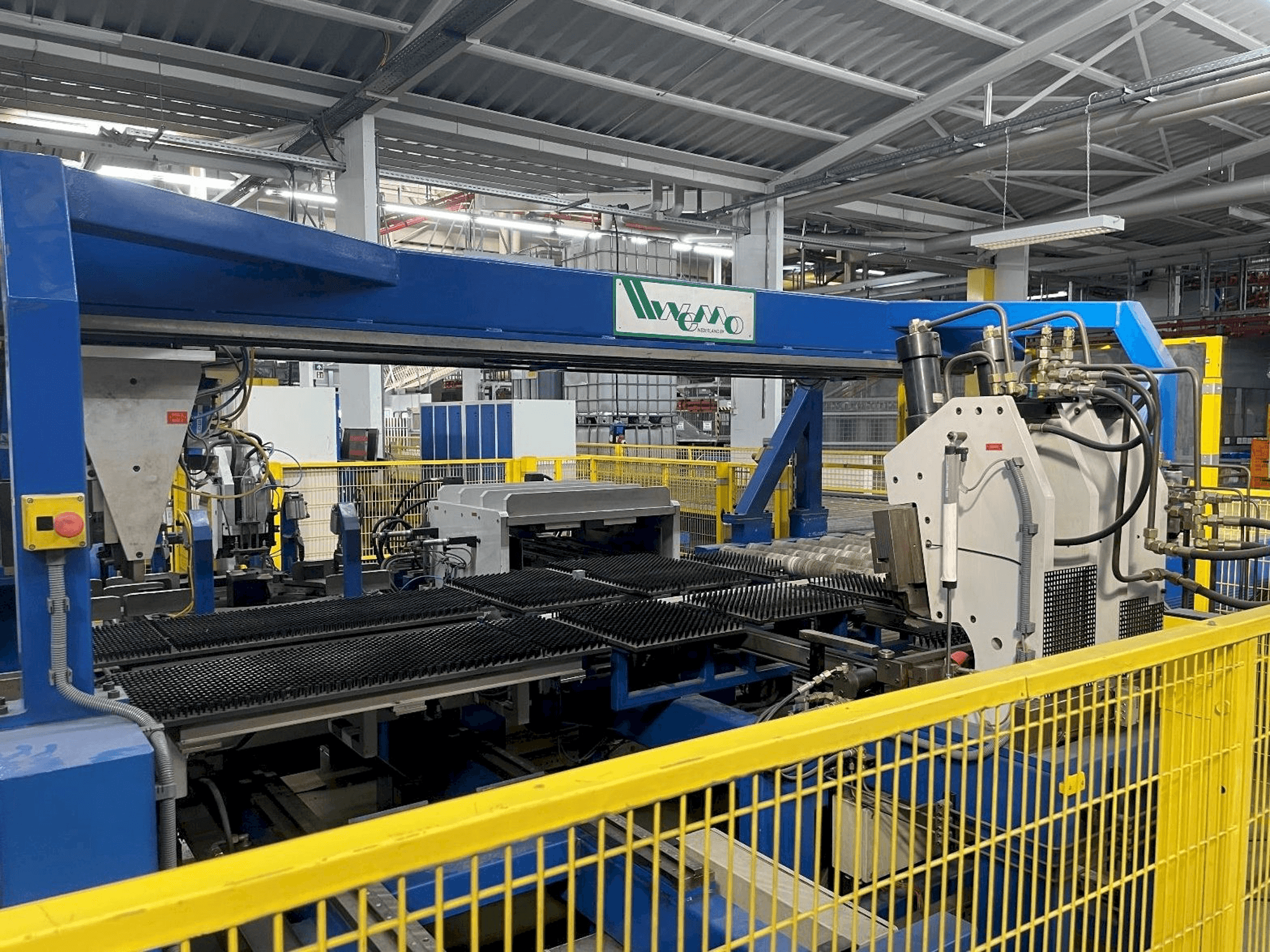 Masina WEMO Punching-Bending-System eestvaade