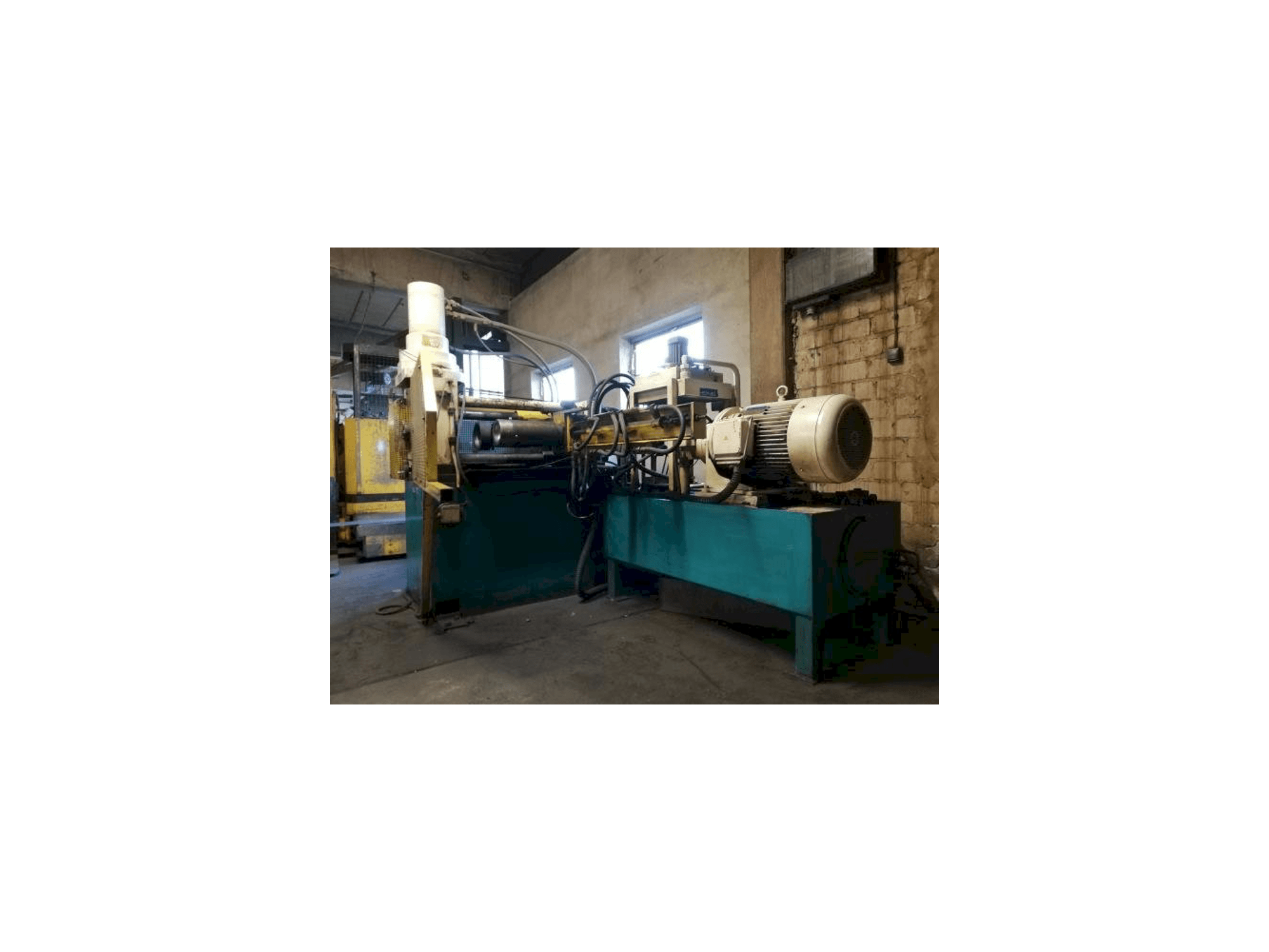 Masina EKALE REP-40-200-3 eestvaade