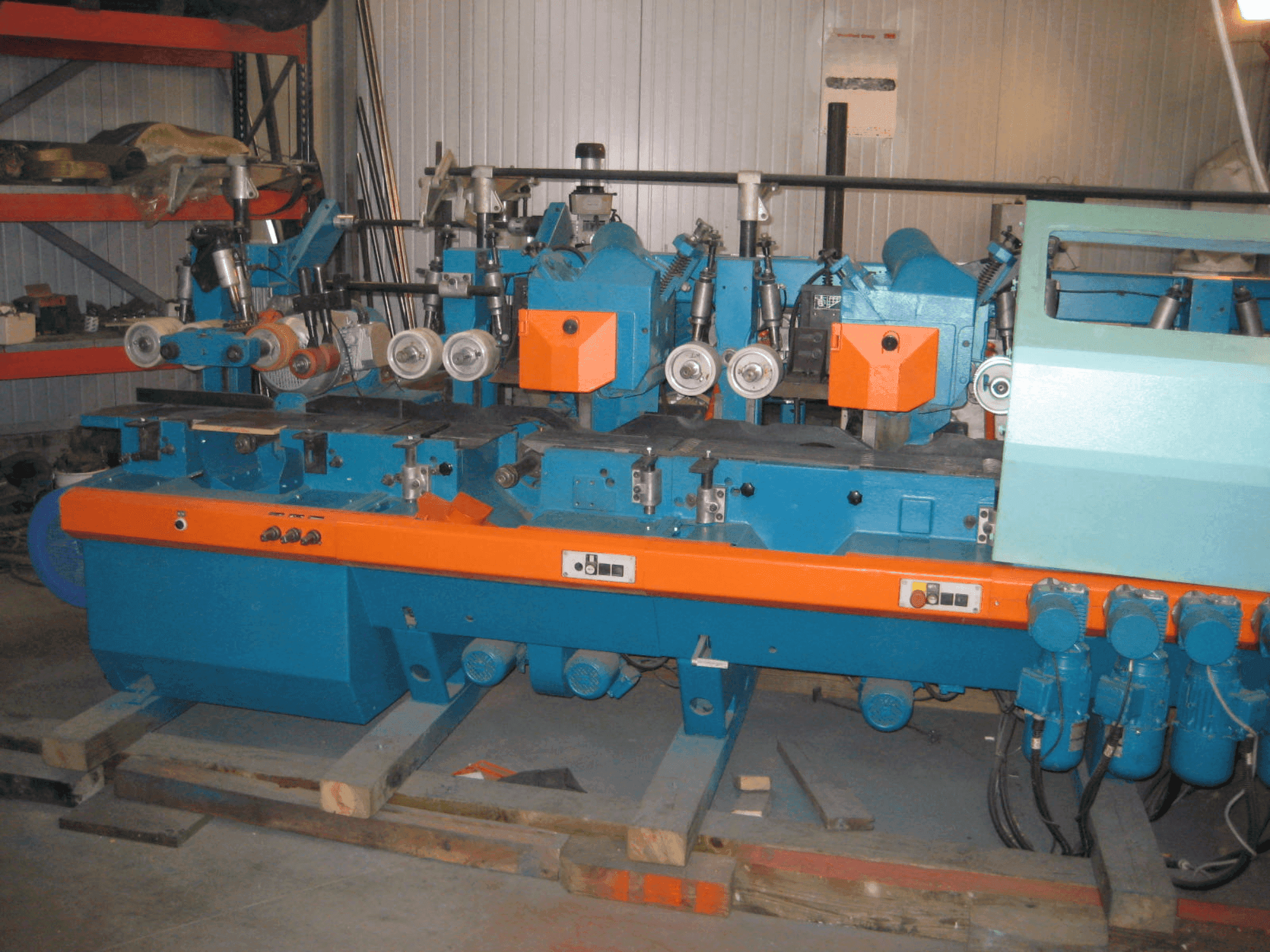 Masina WEINIG / DIMTER U23 eestvaade