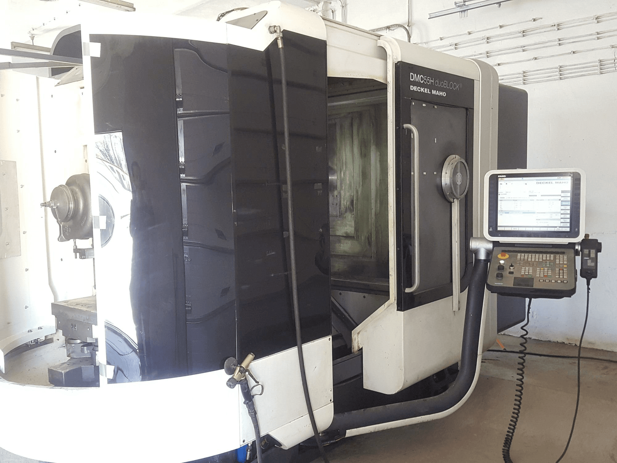 Masina DECKEL MAHO DMC55H duoBLOCK eestvaade