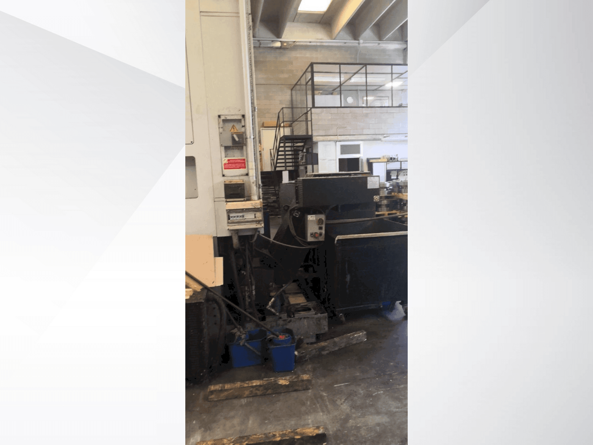 Masina DOOSAN VT 900 eestvaade