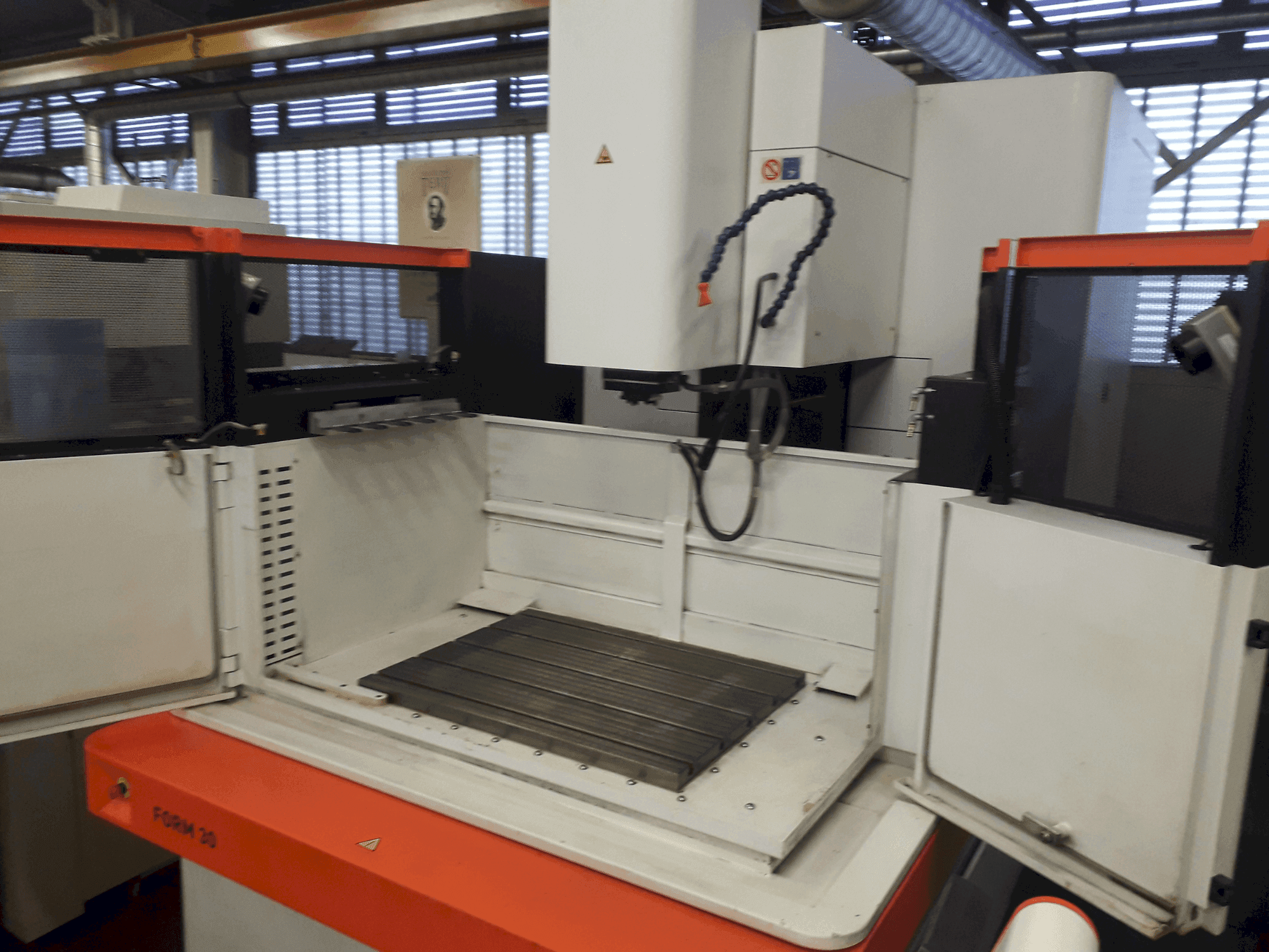 Masina AgieCharmilles FORM 30 eestvaade