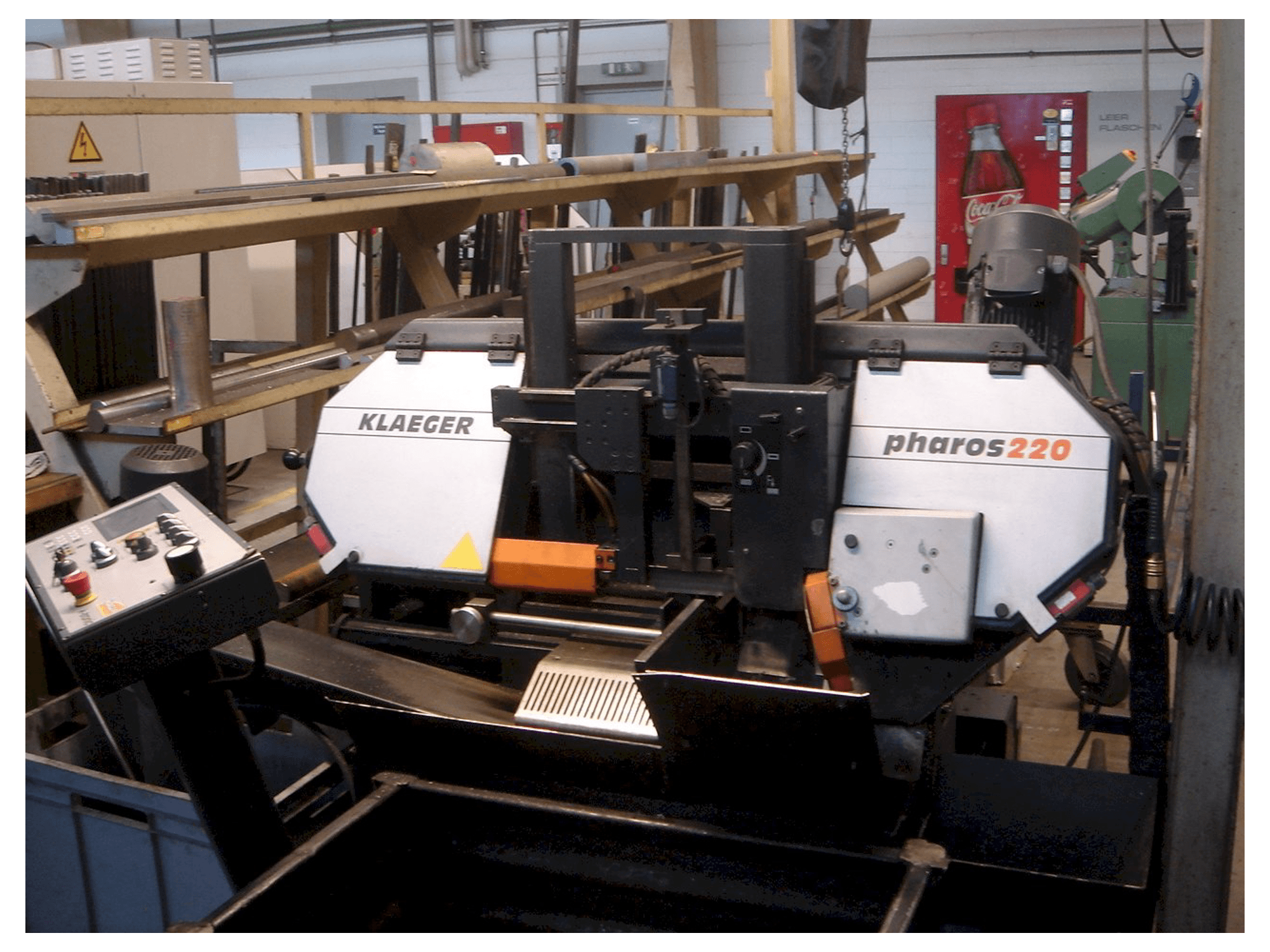 Masina Klaeger Pharos 220 eestvaade