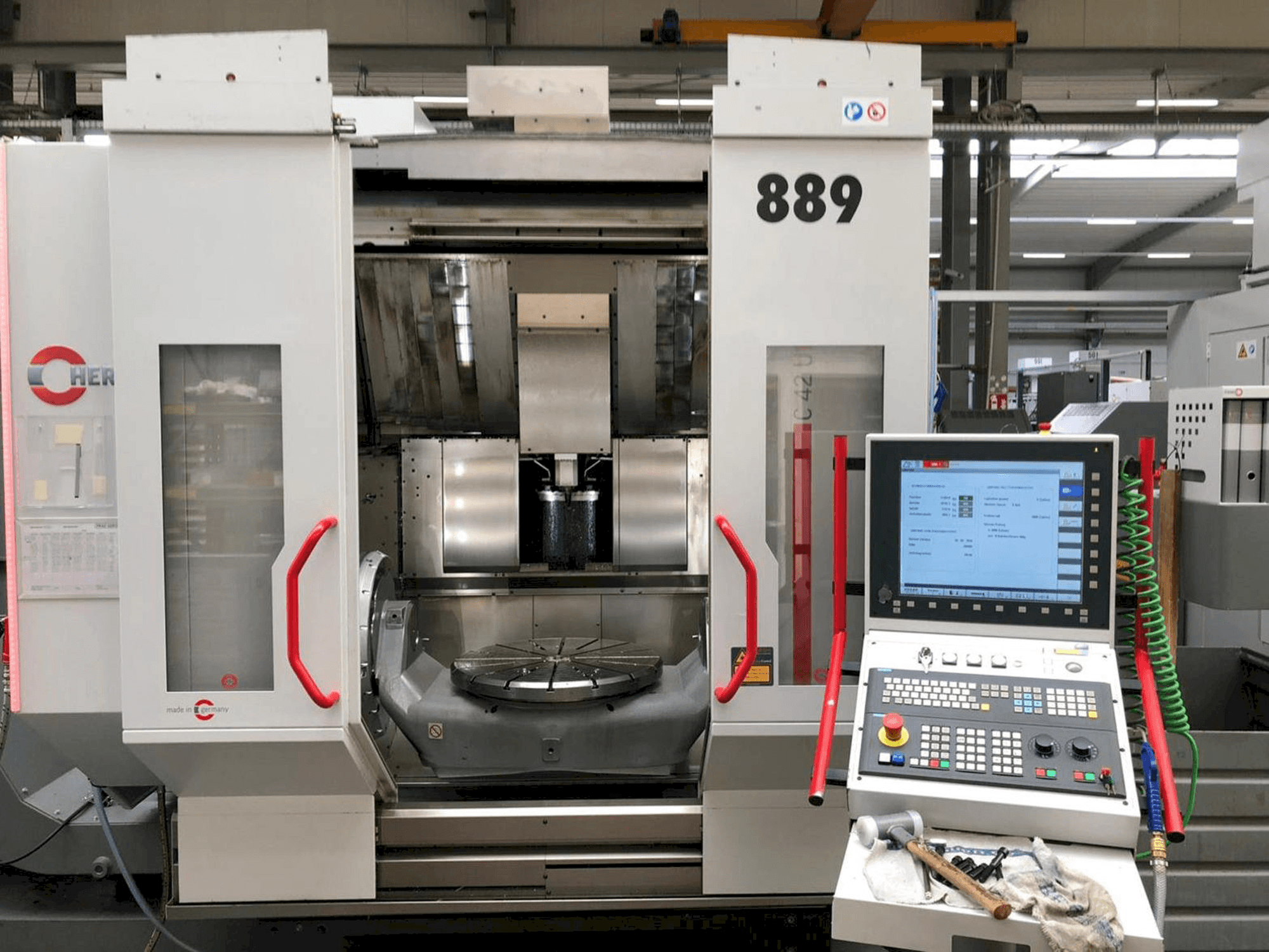 Masina HERMLE C42U MT eestvaade