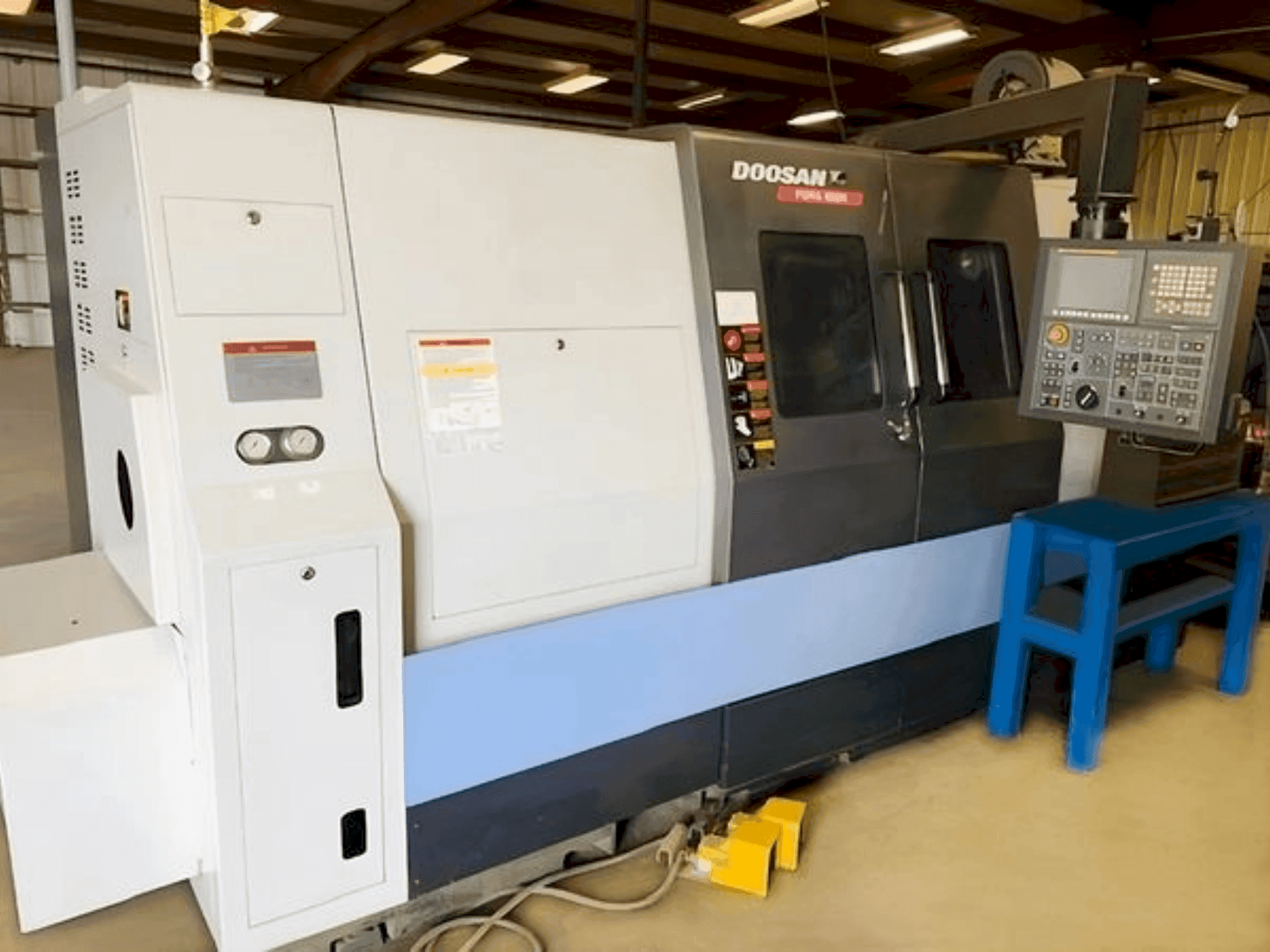Masina DOOSAN PUMA 400MB eestvaade