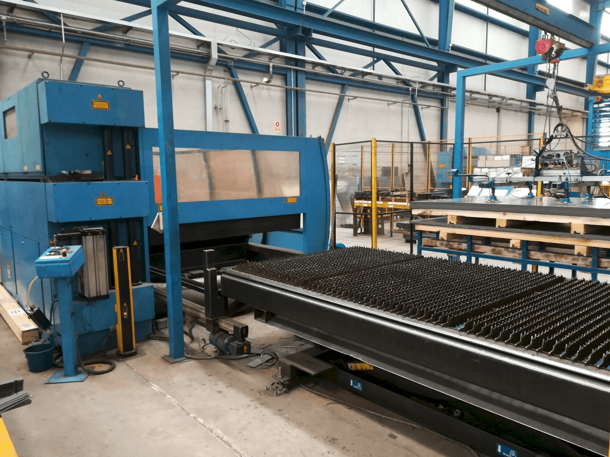 Masina Prima Industrie Platino 1530 eestvaade