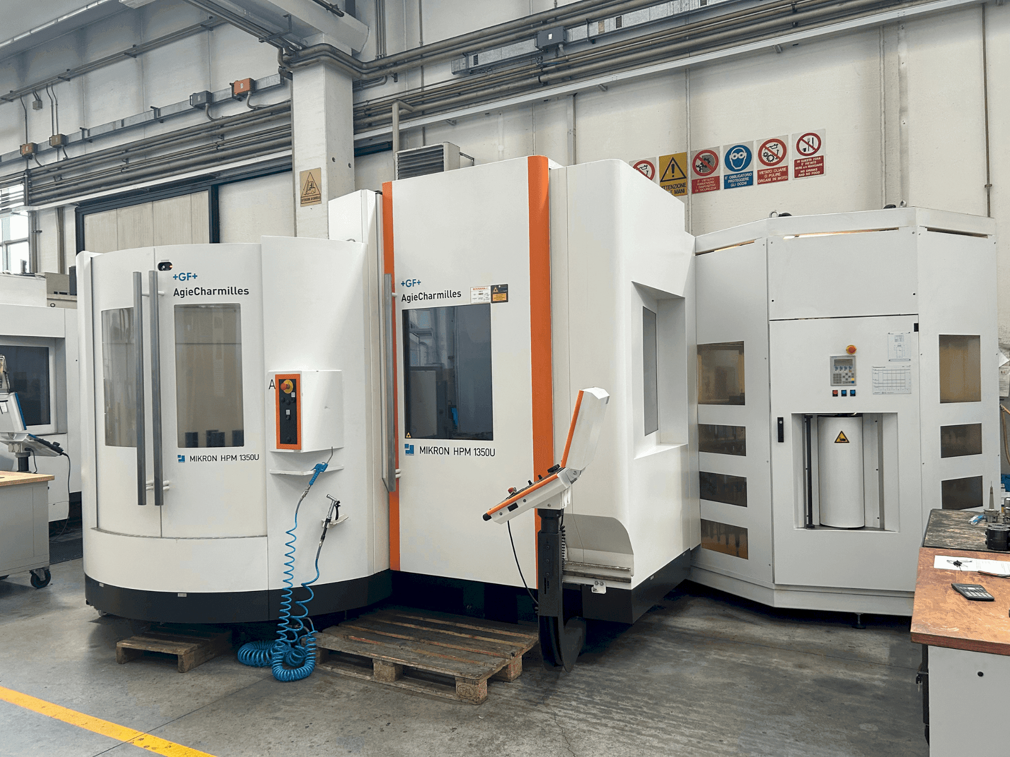 Masina AgieCharmilles MIKRON HPM 1350U eestvaade