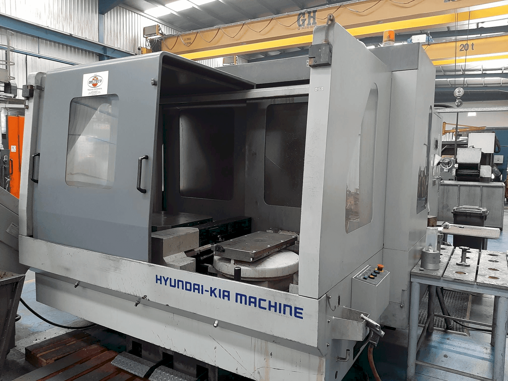 Masina Hyundai KH-63G eestvaade