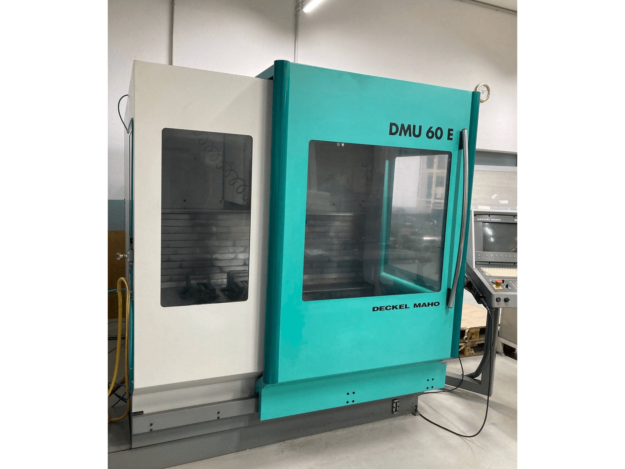 Masina DECKEL MAHO DMU 60 E eestvaade