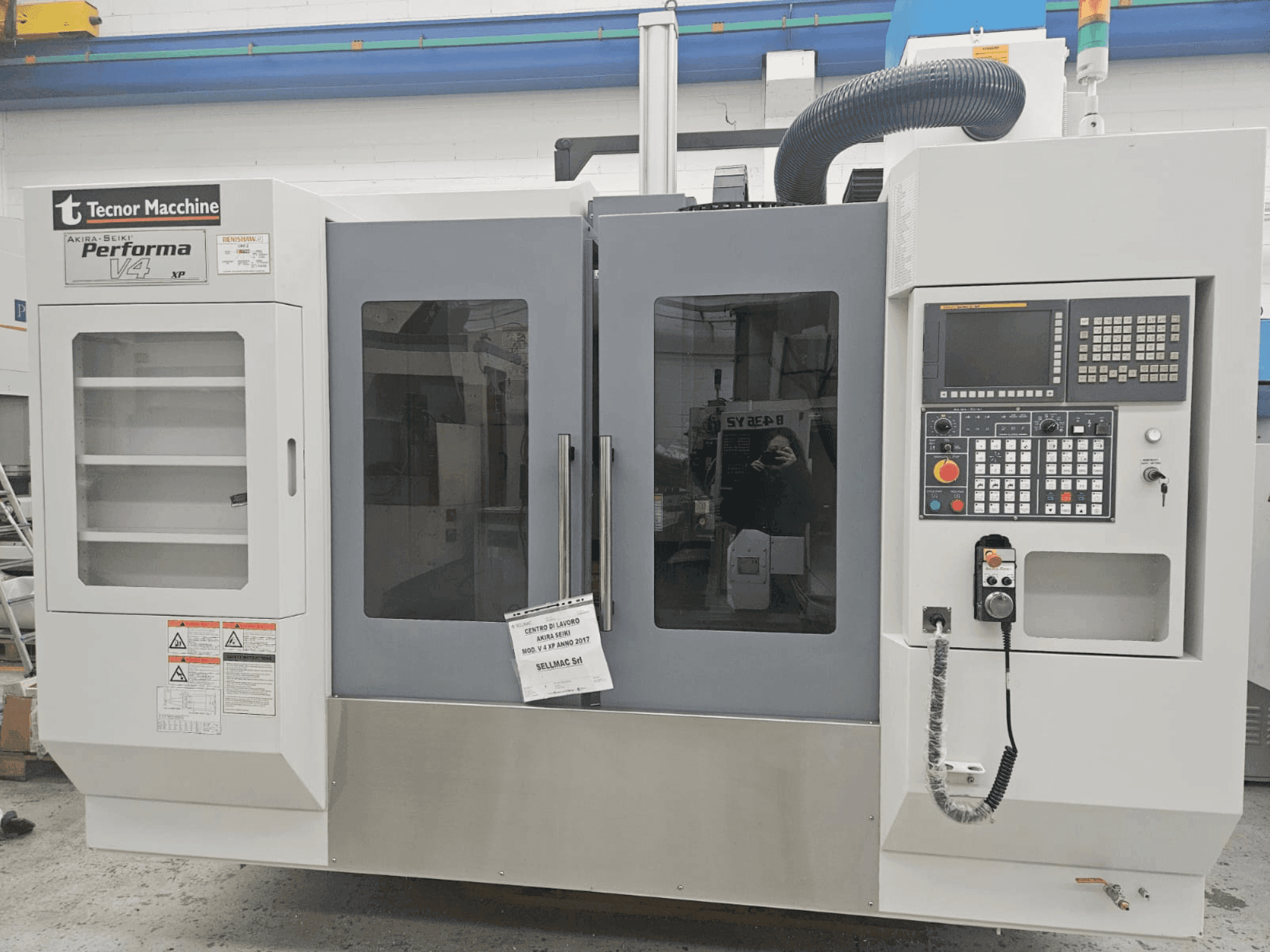 Masina Akira Seiki Performa V 4 XP eestvaade