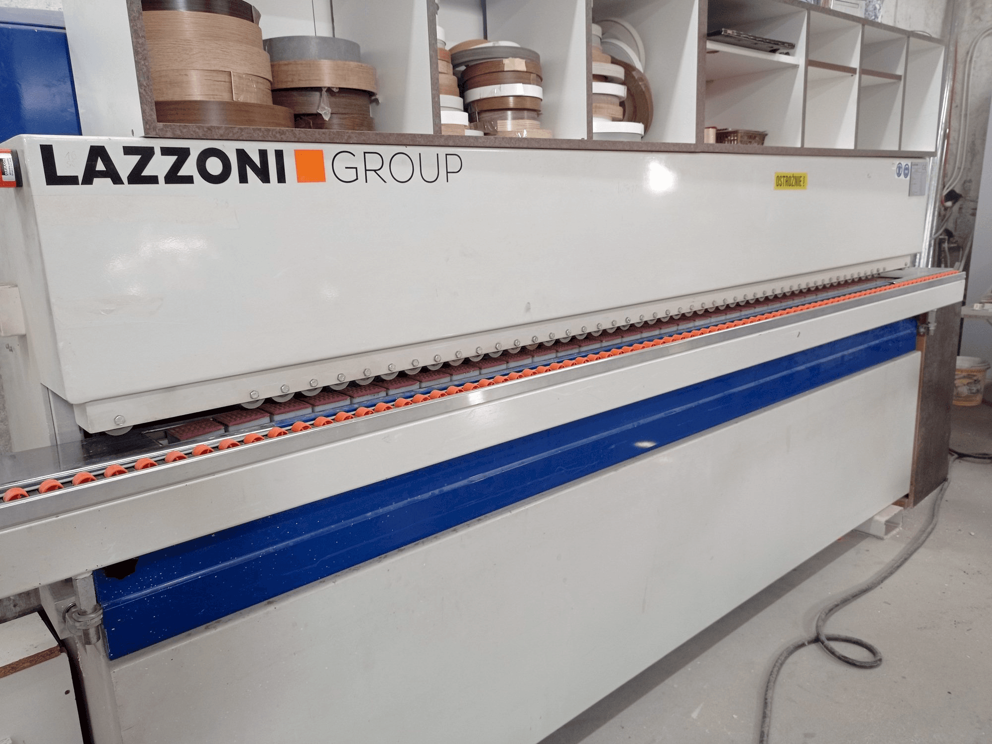 Masina LAZZONI K400 eestvaade