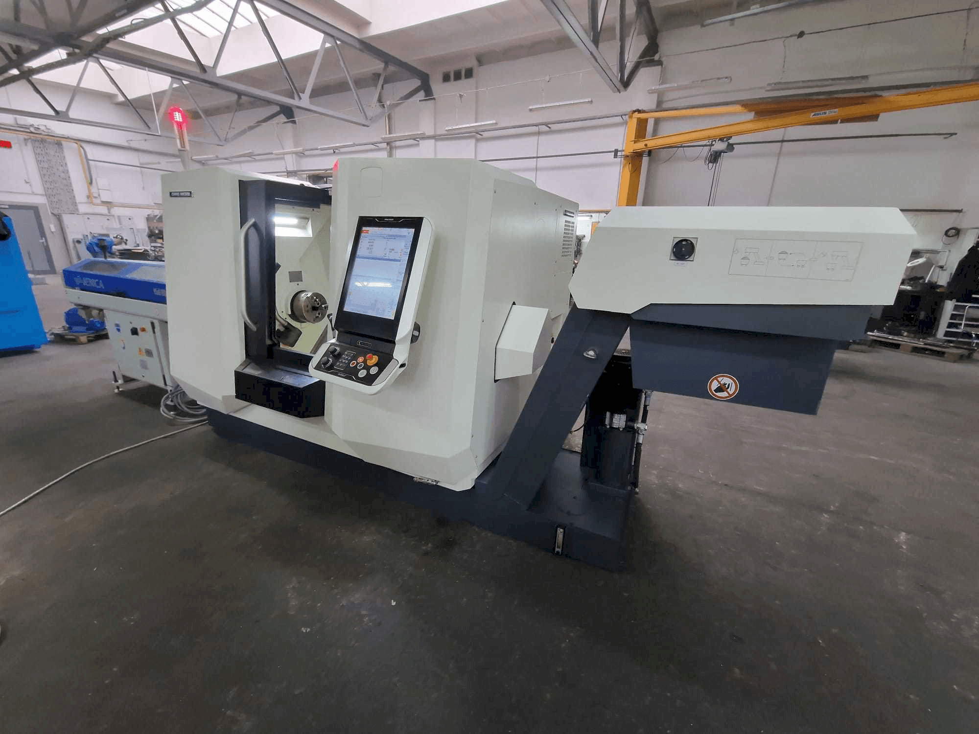 Masina DMG MORI CLX 350 V6 eestvaade