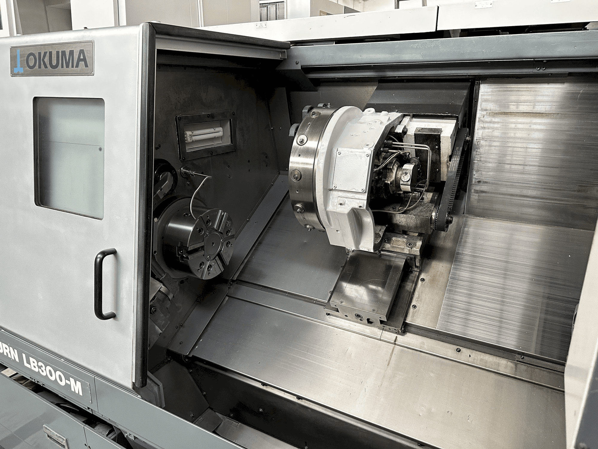 Masina Okuma LB 300 MC tööruum