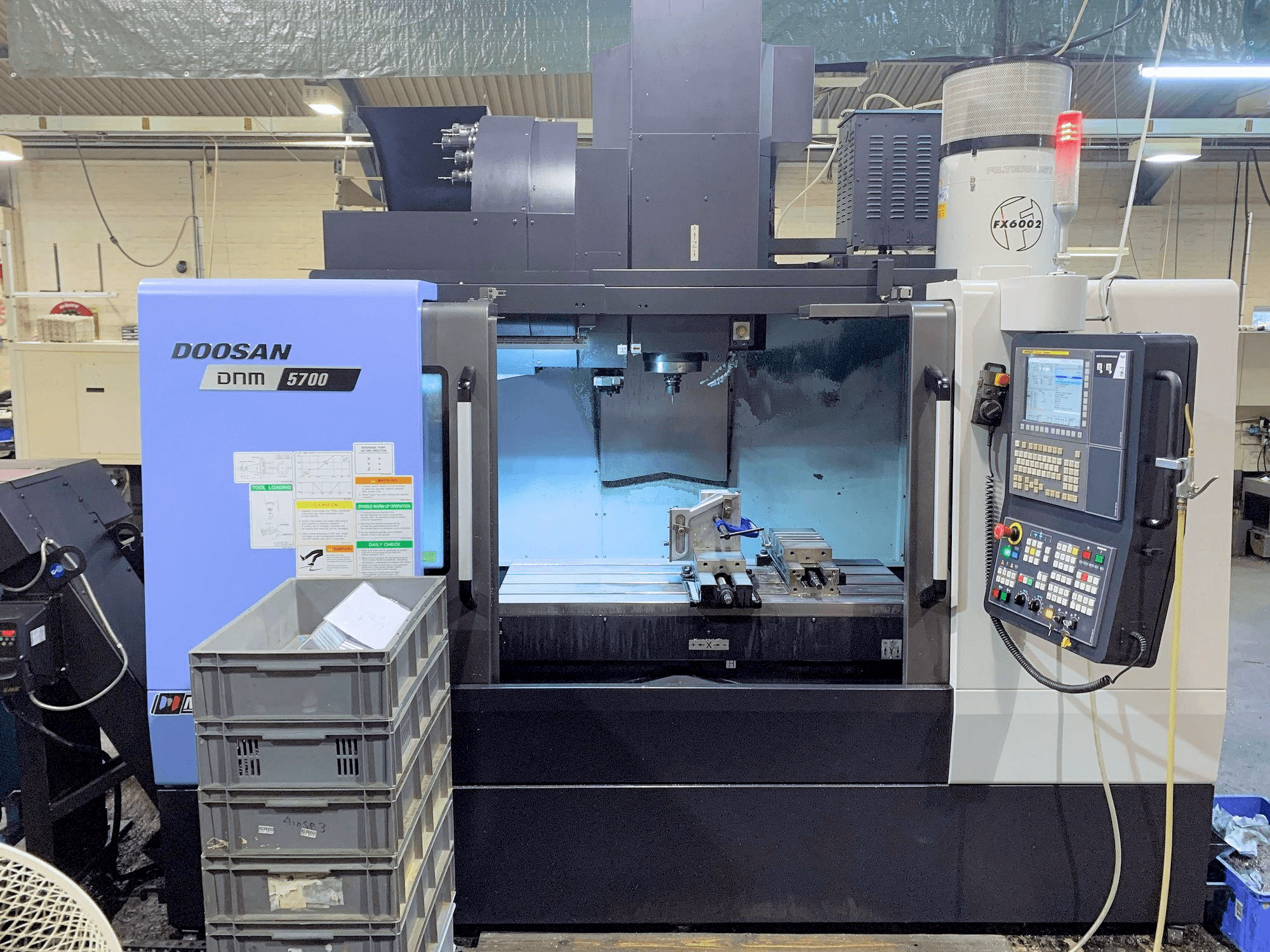 Masina Doosan DNM 5700 eestvaade