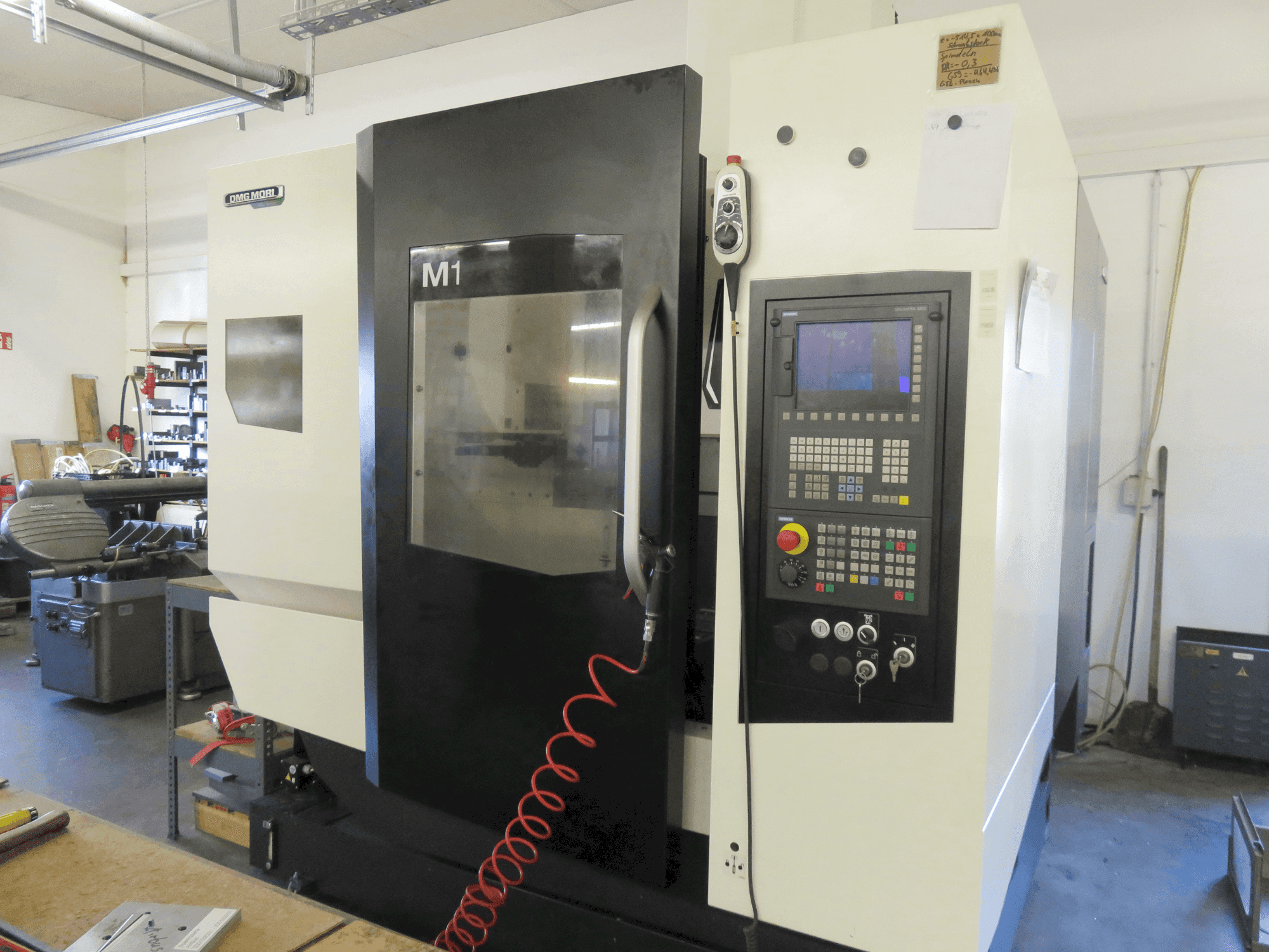 Masina DMG MORI M1 eestvaade