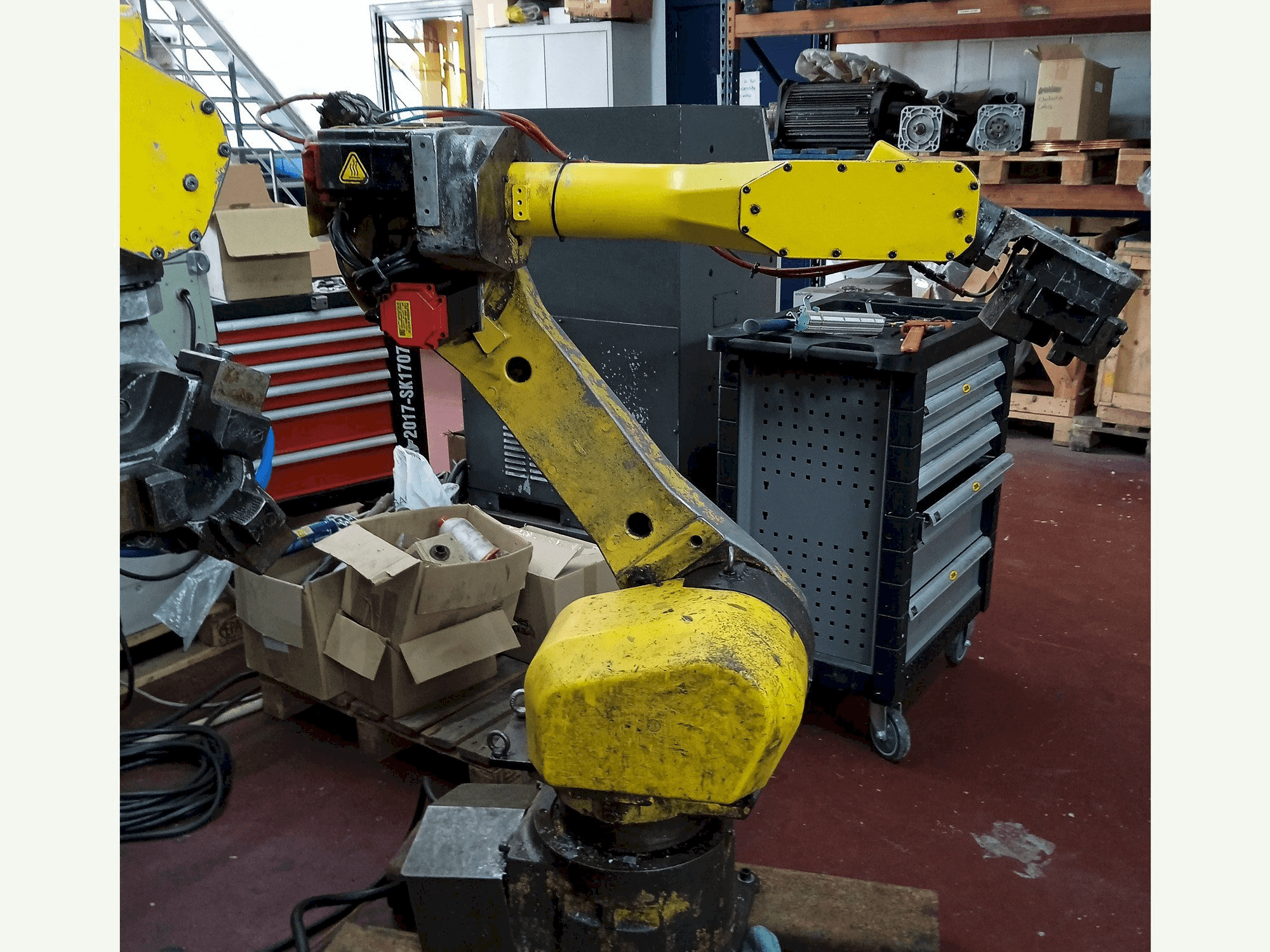 Masina FANUC M-16IB eestvaade