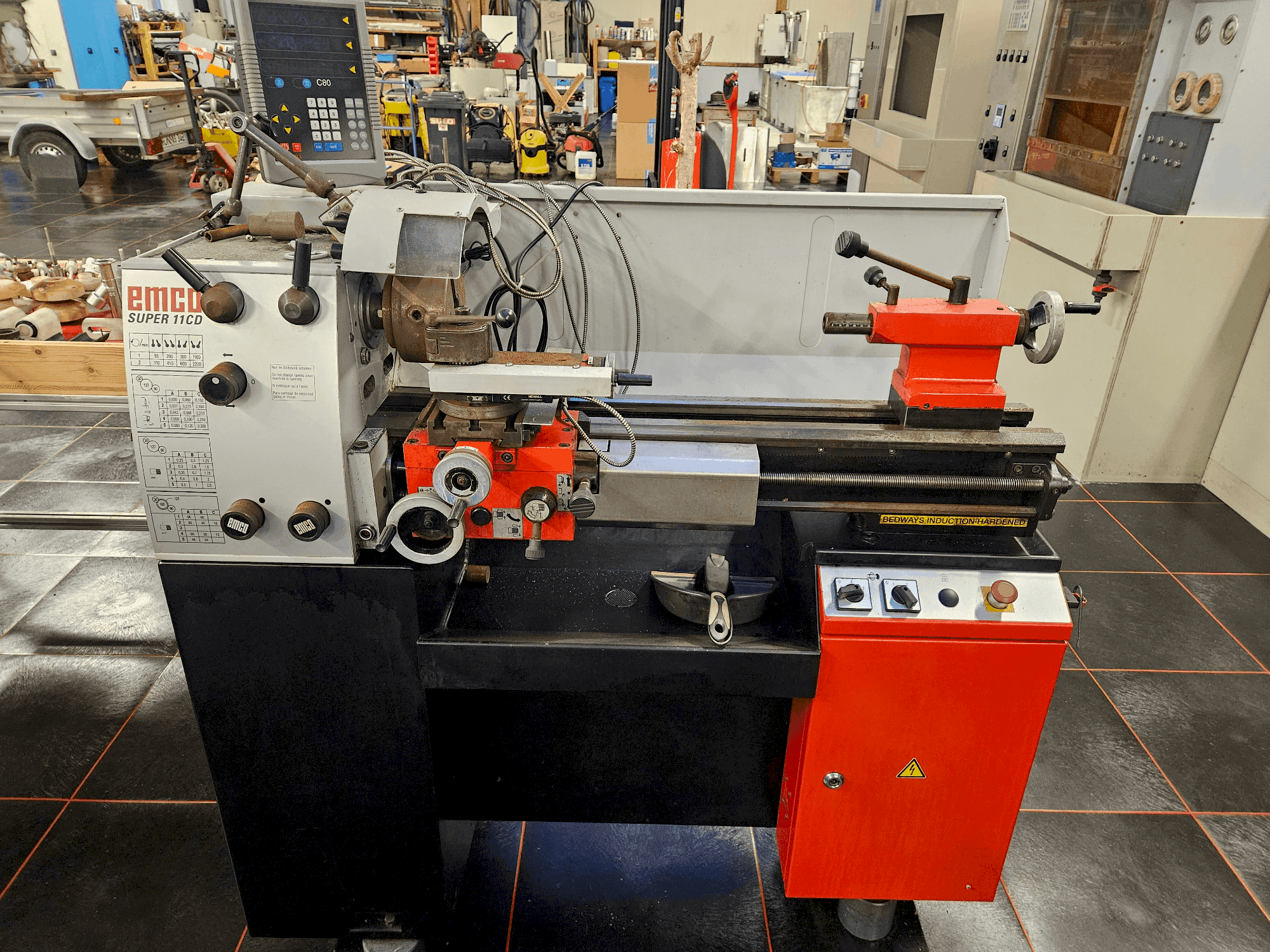 Masina EMCO SUPER11 CD eestvaade