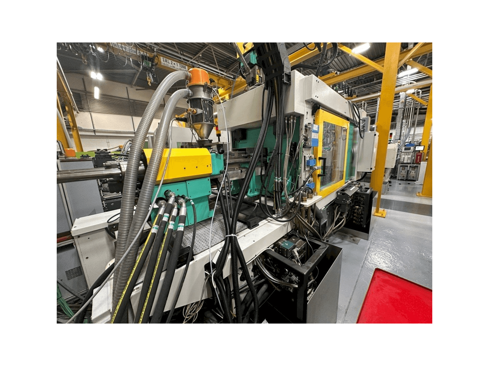 Masina Arburg Allrounder 570C 2000 -350/150 vasaku külje vaade