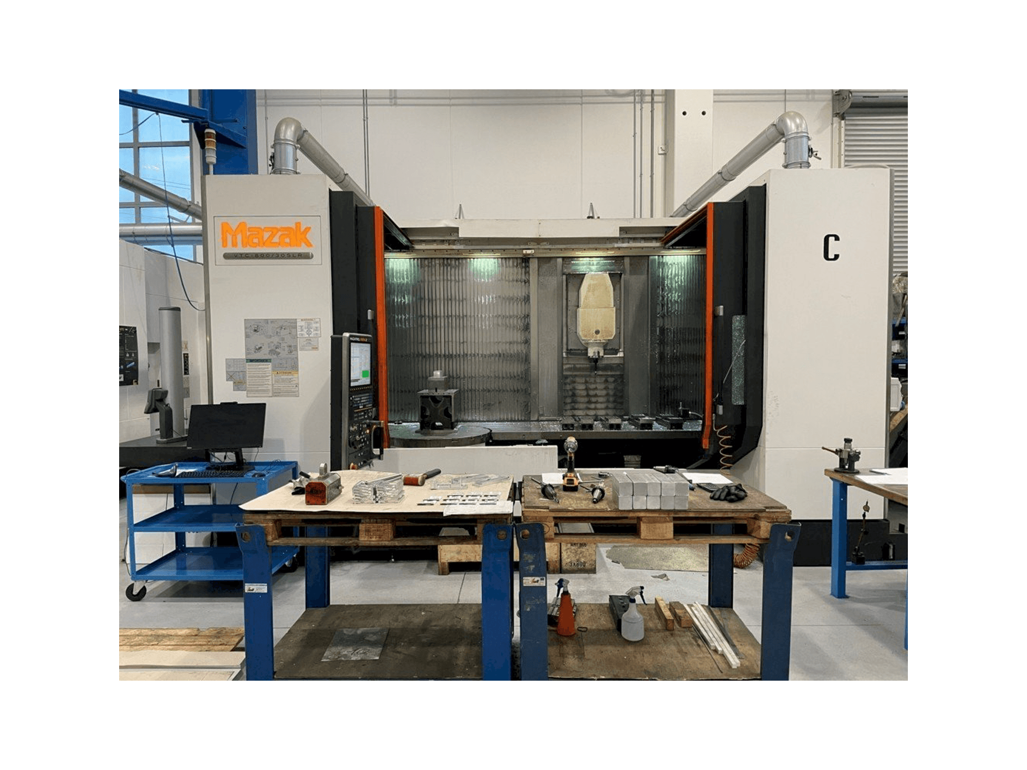 Masina Mazak VTC 800/30 SLR eestvaade