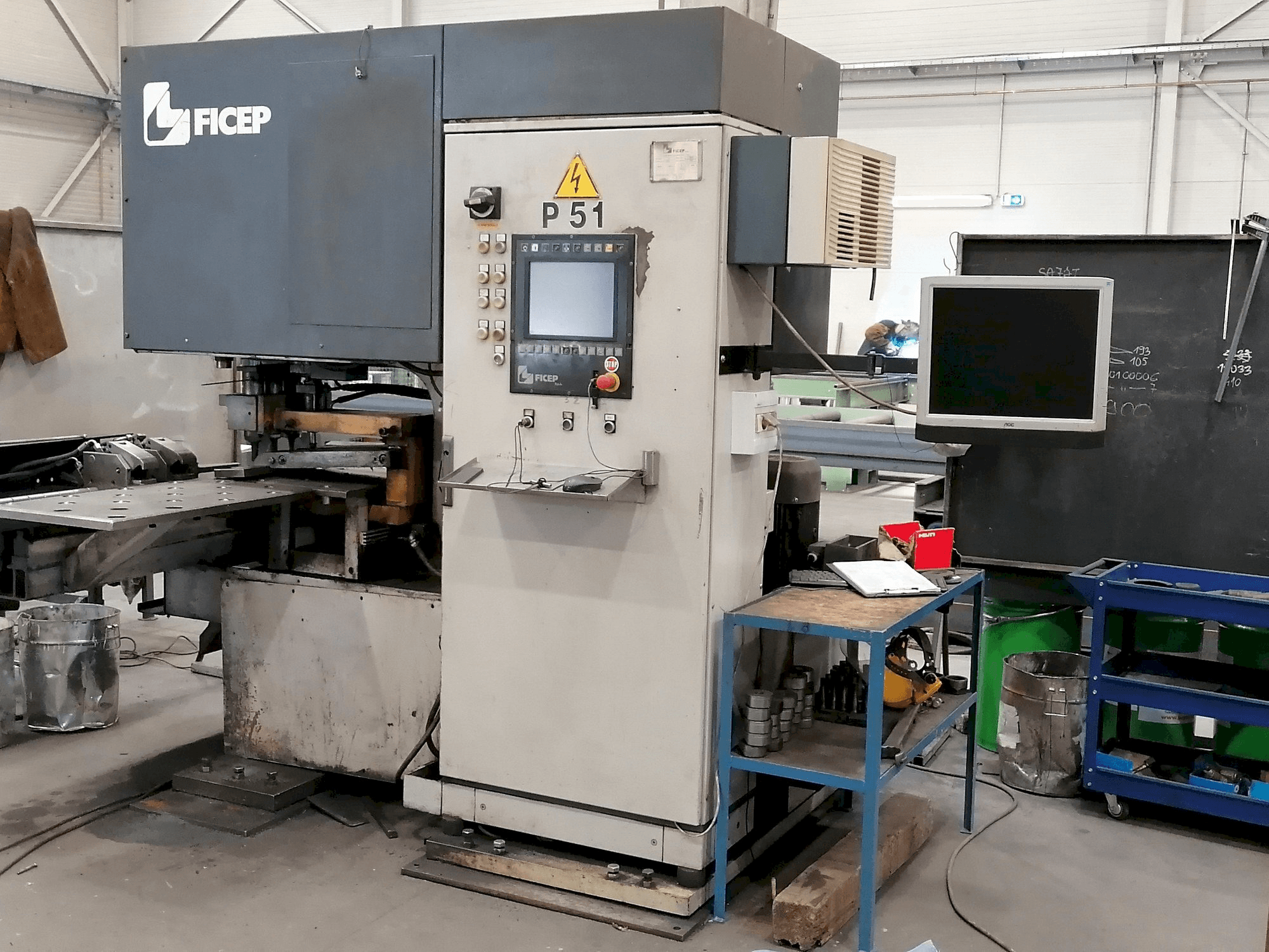 Masina FICEP P51 eestvaade