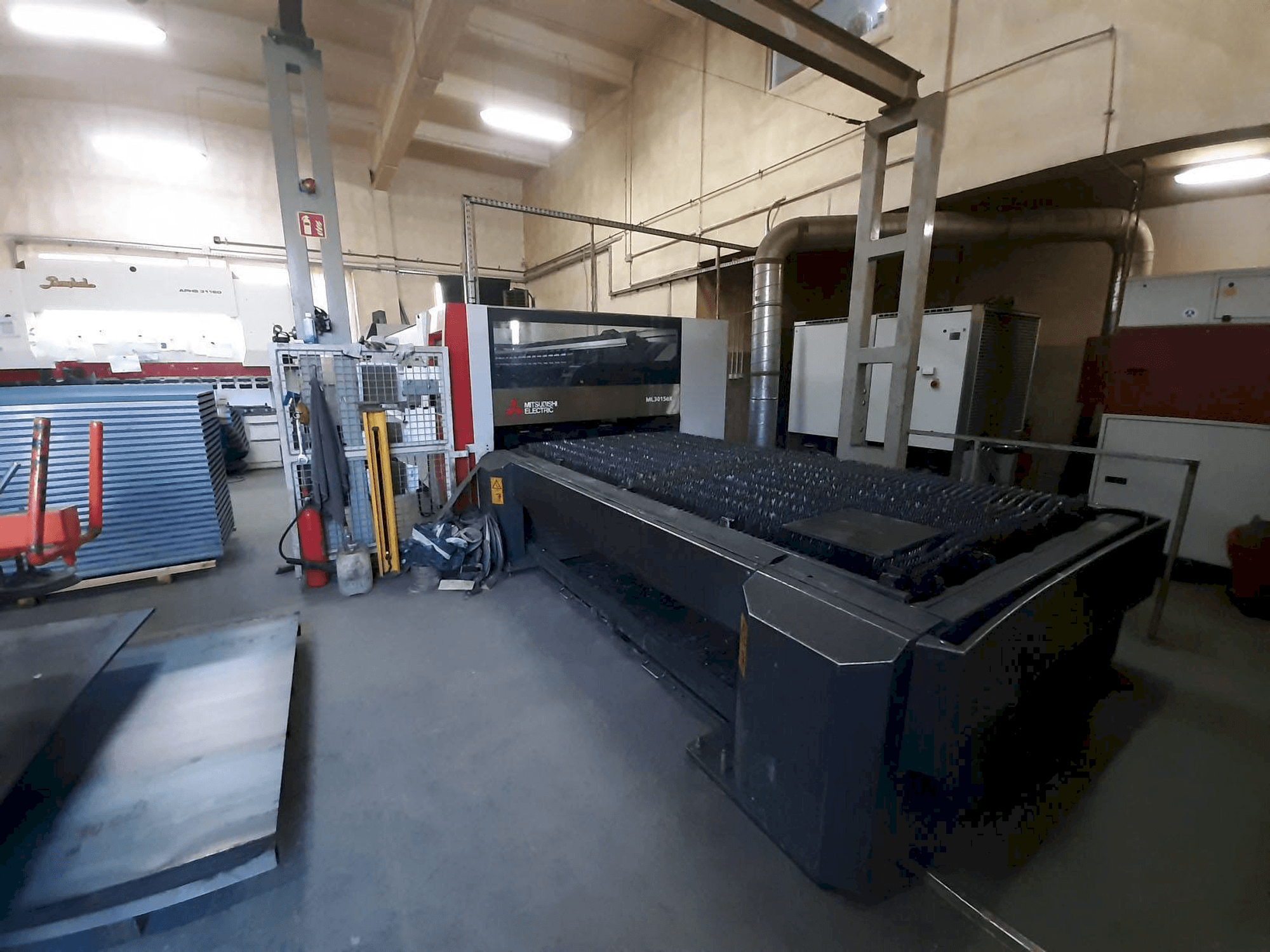 Masina Mitsubishi ML3015 eX(S2)-450F-R eestvaade