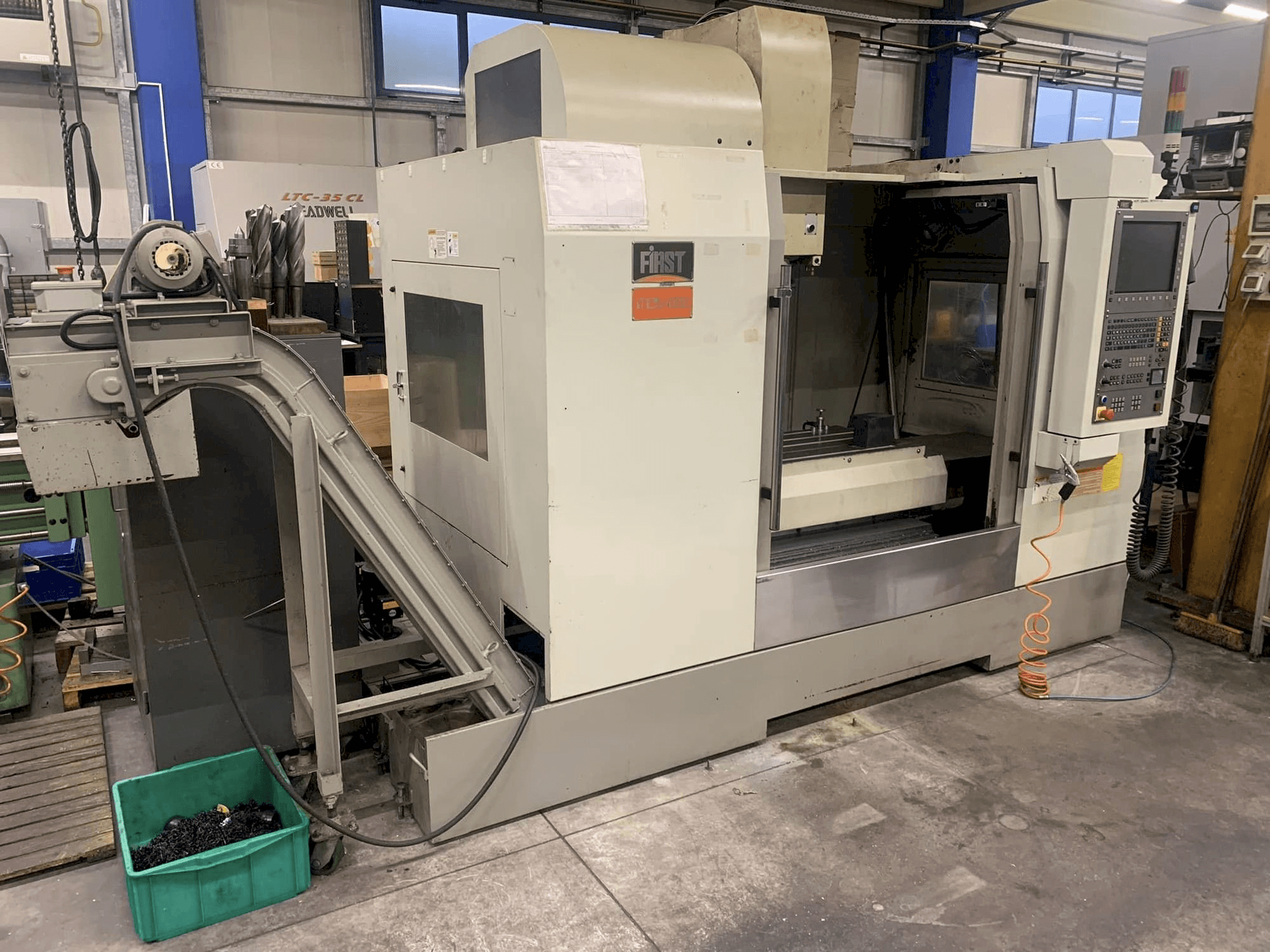 Masina FIRST MCV 1000 eestvaade