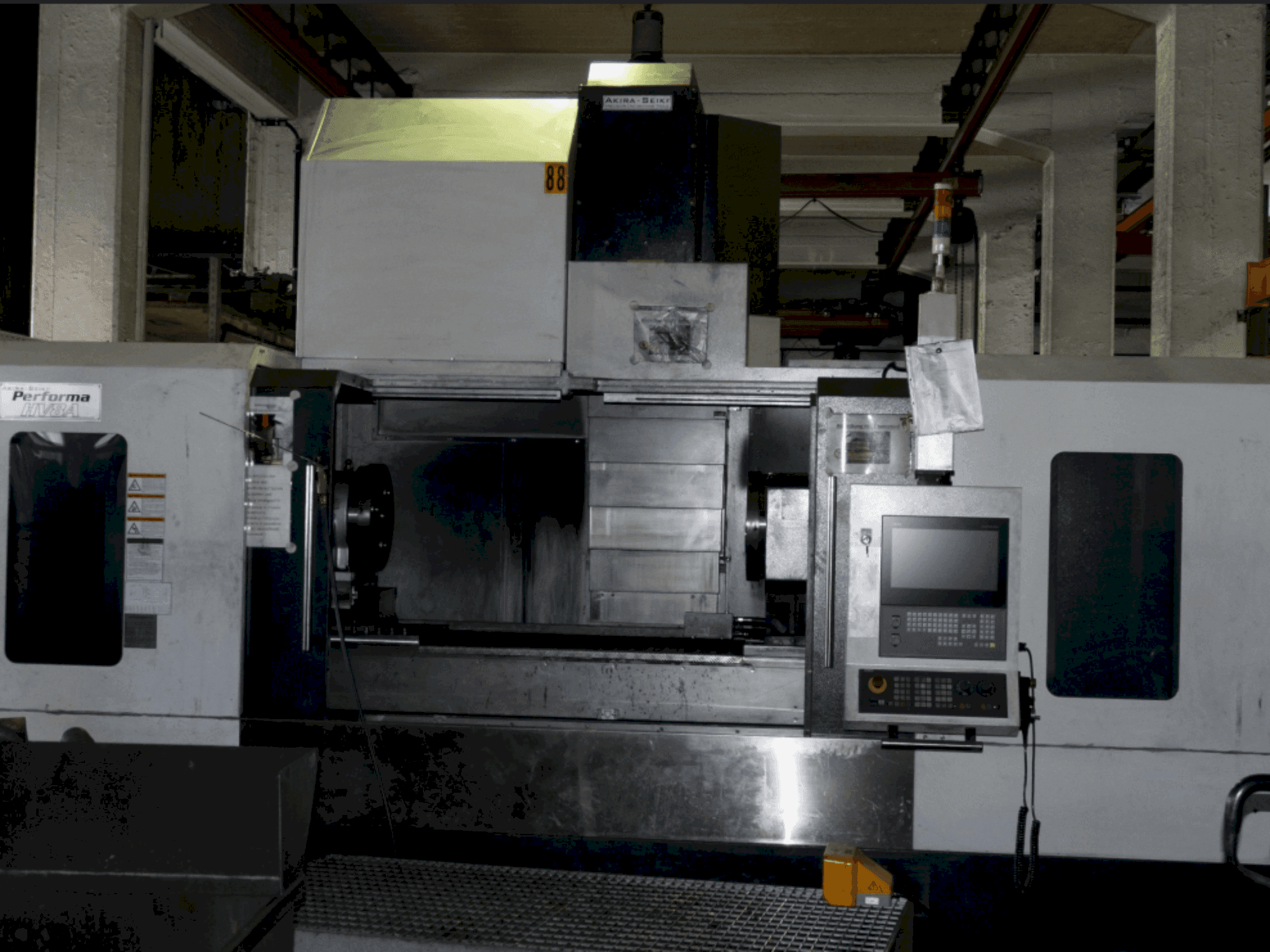 Masina Akira Seiki Performa HV 8A eestvaade