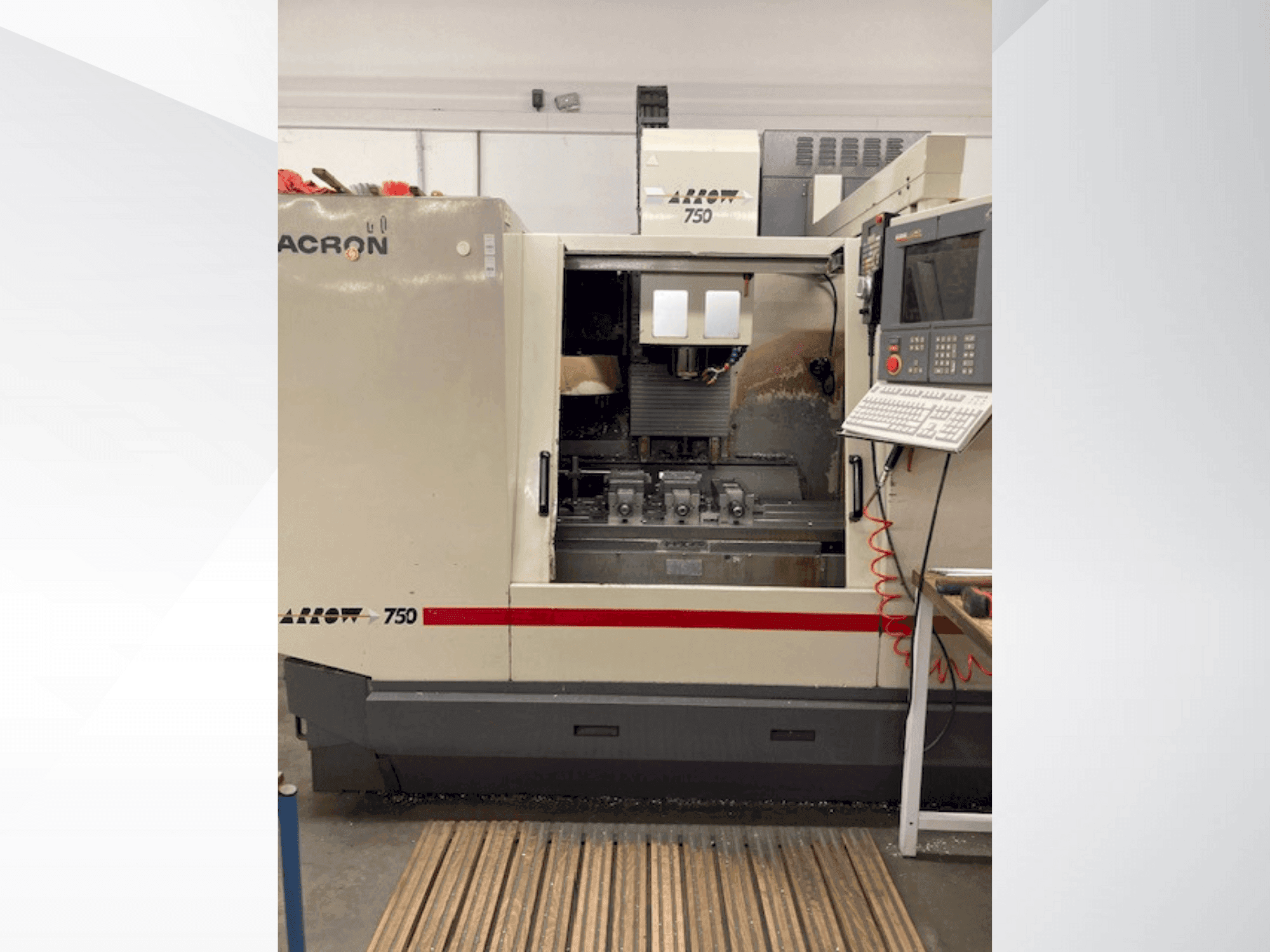 Masina Cincinnati Milacron Arrow 750 eestvaade