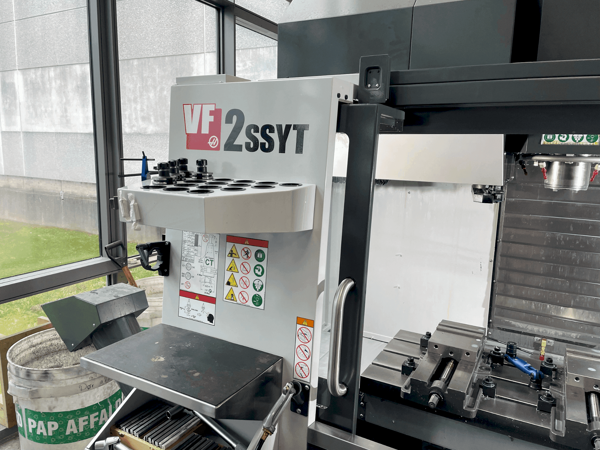 Masina HAAS VF-2SSYT eestvaade