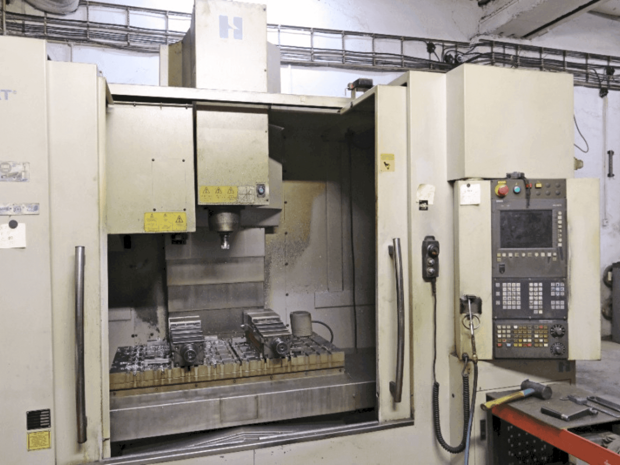 Masina HARDINGE Bridgeport VMC 1000 eestvaade