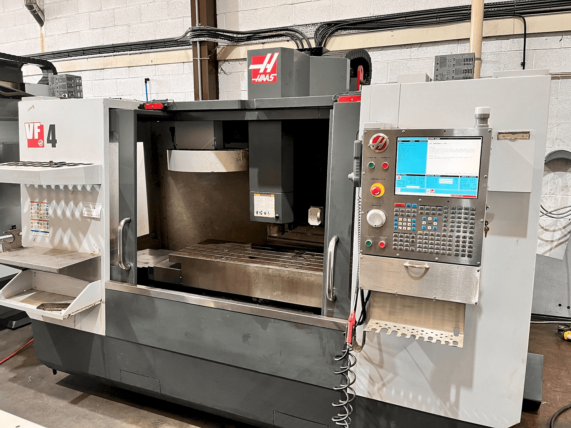 Masina HAAS VF-4 eestvaade