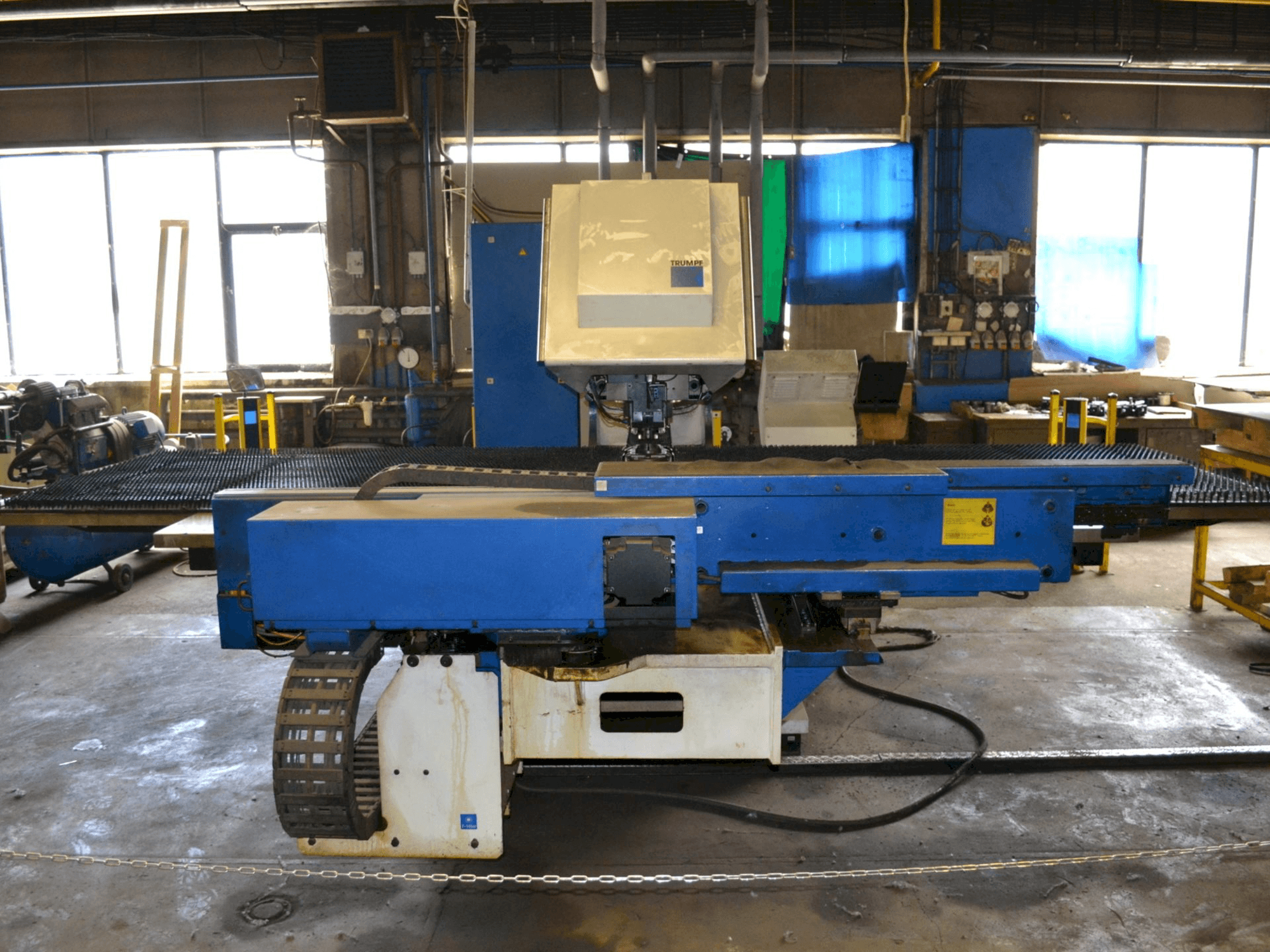 Masina Trumpf Trumatic 2000R eestvaade