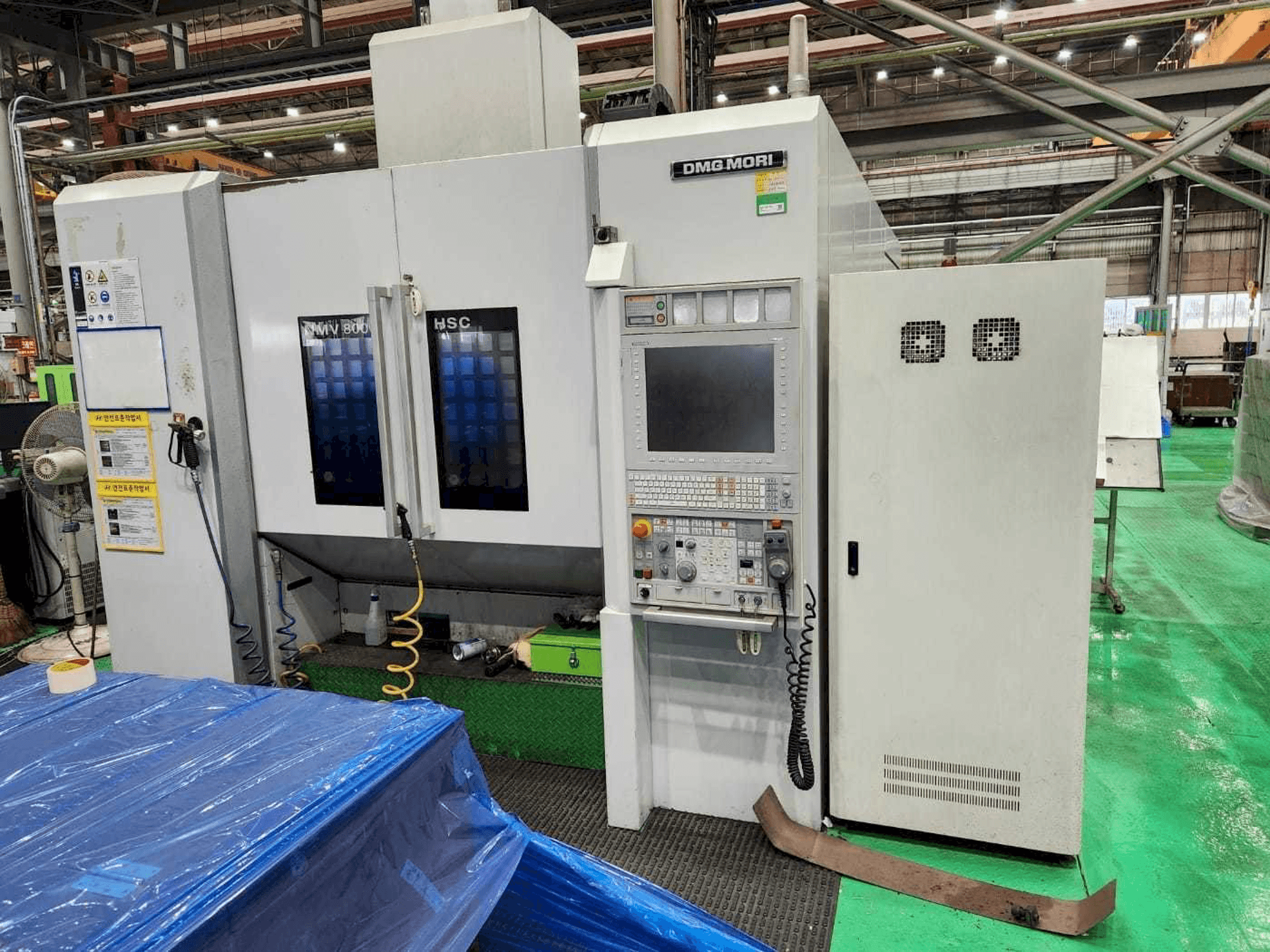 Masina DMG MORI NMV 8000 DCG / 40 eestvaade