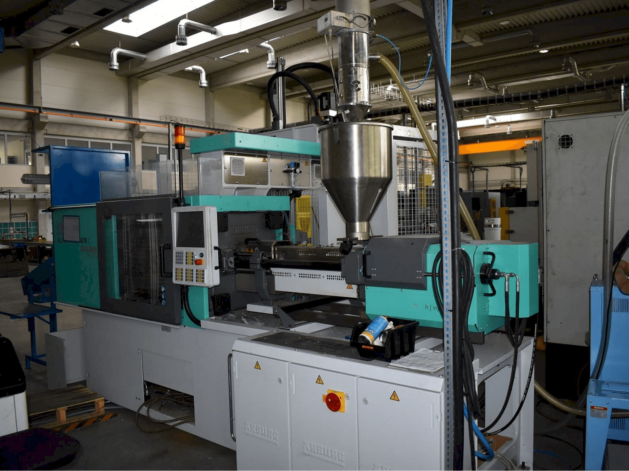 Masina Arburg ALLROUNDER 470 C 1500 - 400 eestvaade