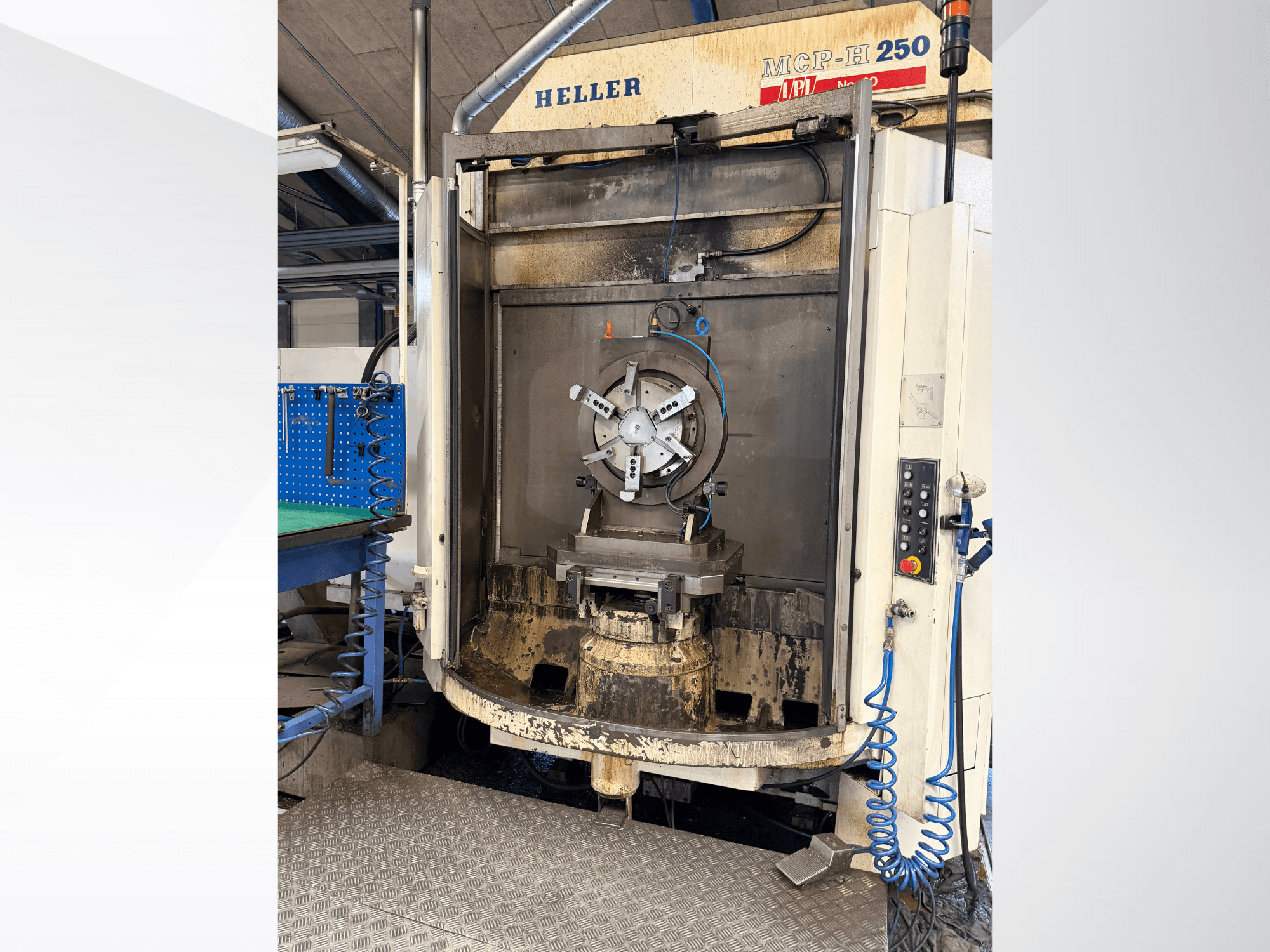 HELLER MCP 250 horisontaaltöötluskeskuse esiplaan, kus on näidatud juhtpaneel, töövõtmed ja töötlemisala.