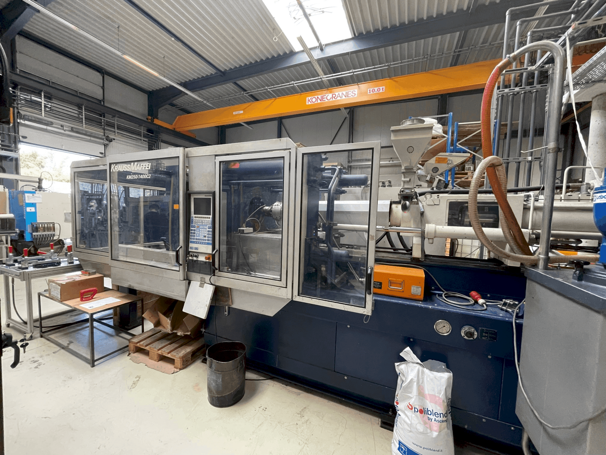 Masina Krauss Maffei 250-1400 C2 eestvaade