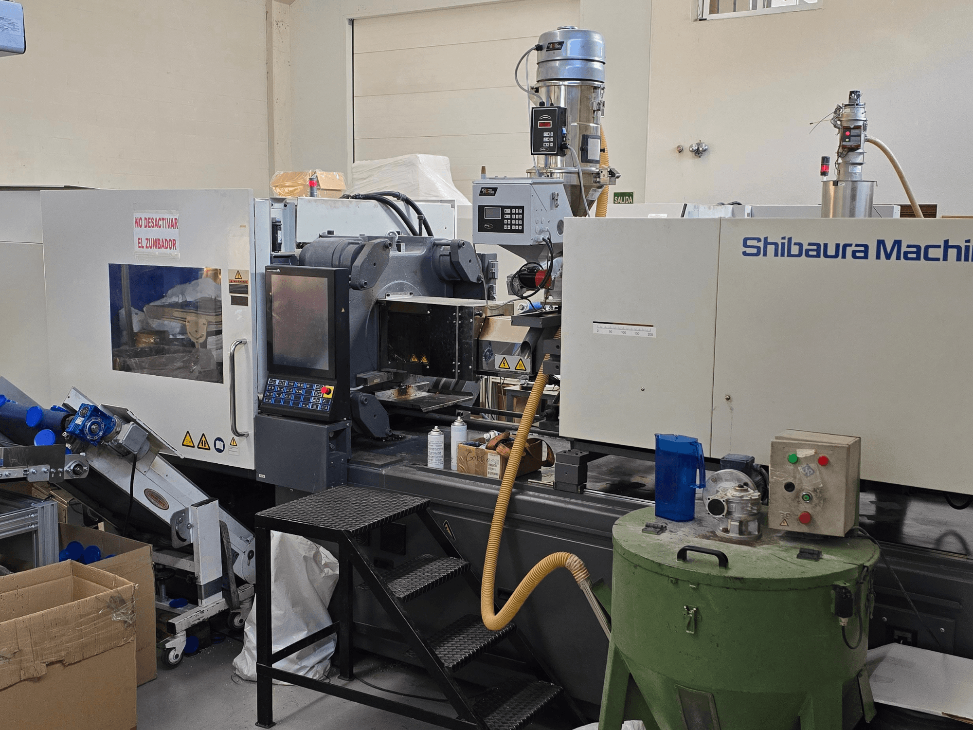 SHIBAURA EC230SXIII-8A elektrilise survevalu masina esiplaan koos juhtpaneeli ja kõrvalolevate seadmetega.