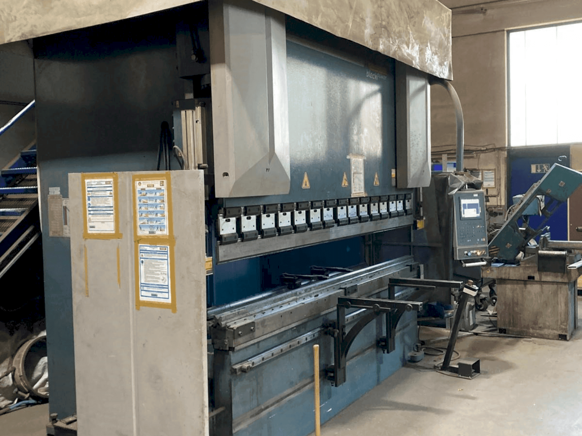 Masina Hesse AD-R30320 eestvaade