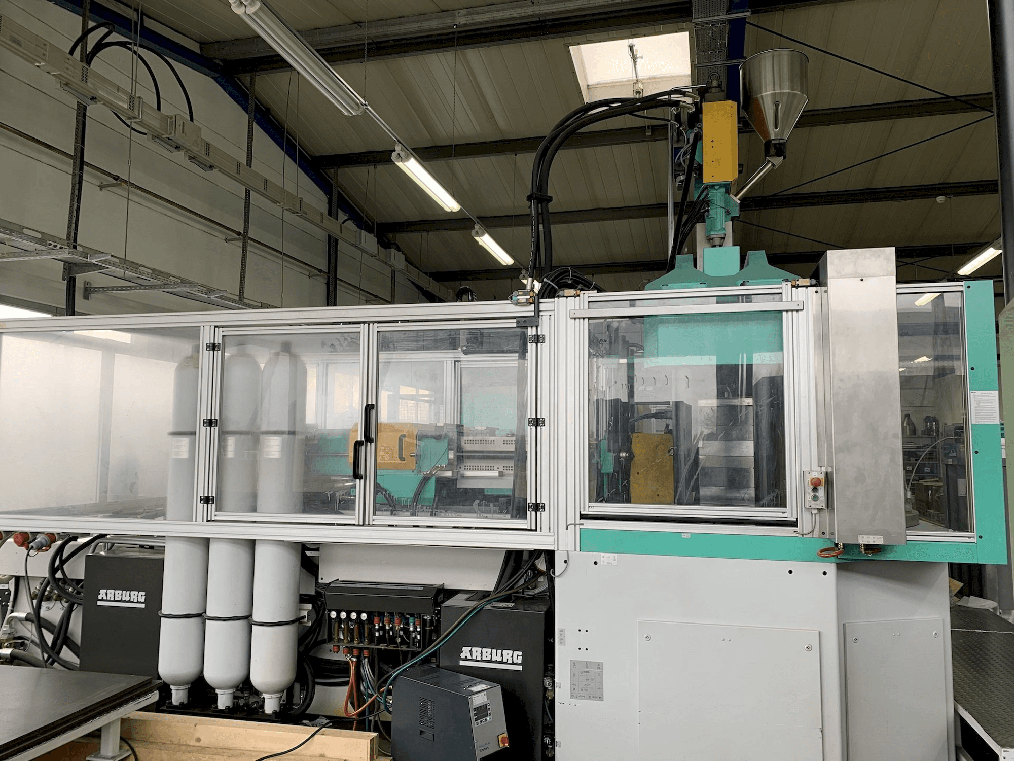 Masina Arburg Allrounder 1500 T 2500-400 eestvaade