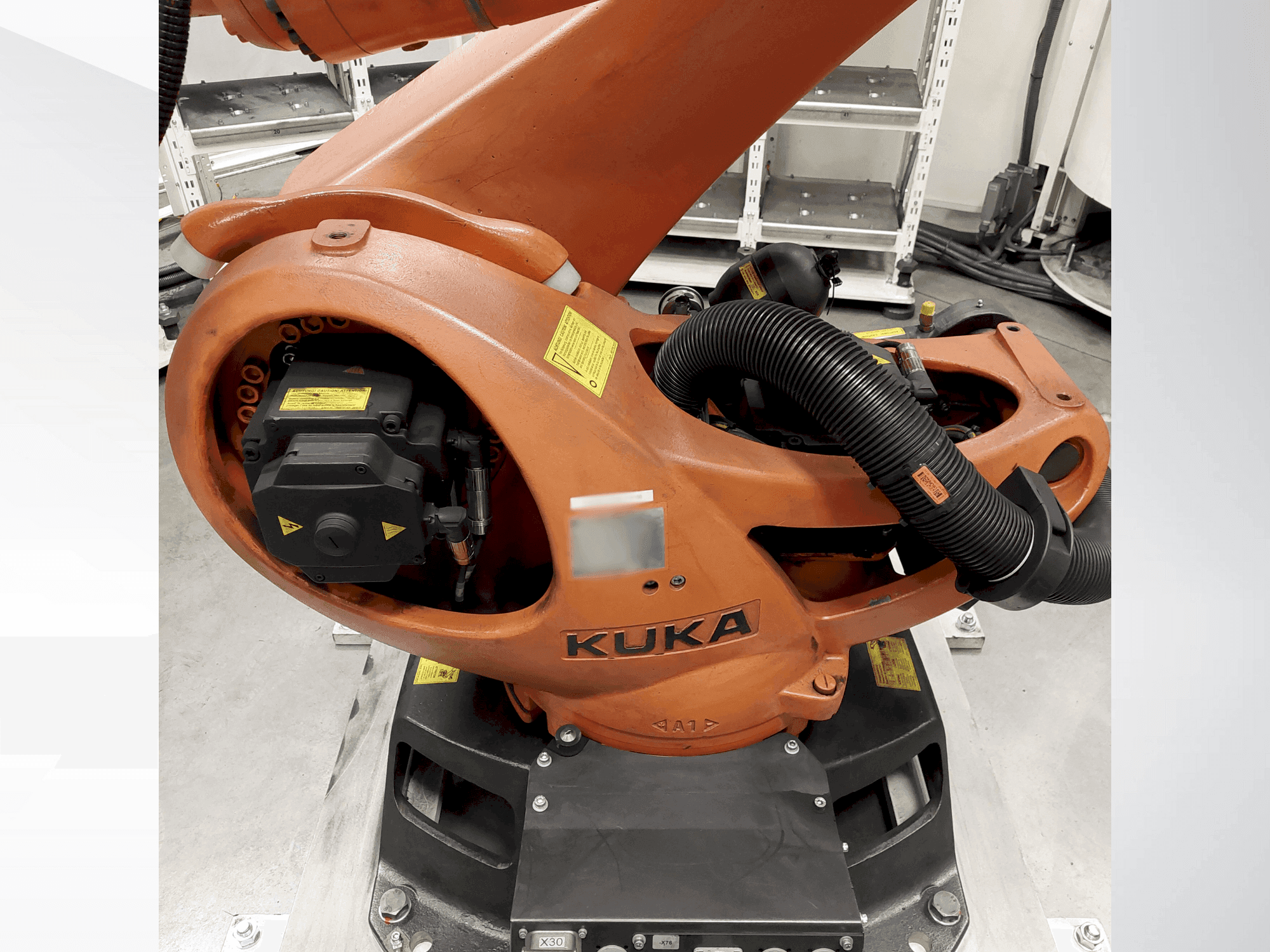 Masina KUKA KR 90 R2700 pro eestvaade