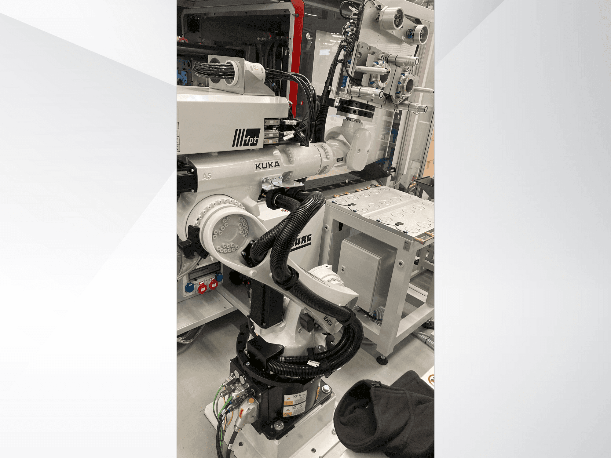 Masina KUKA KR 22 R1610-2 eestvaade