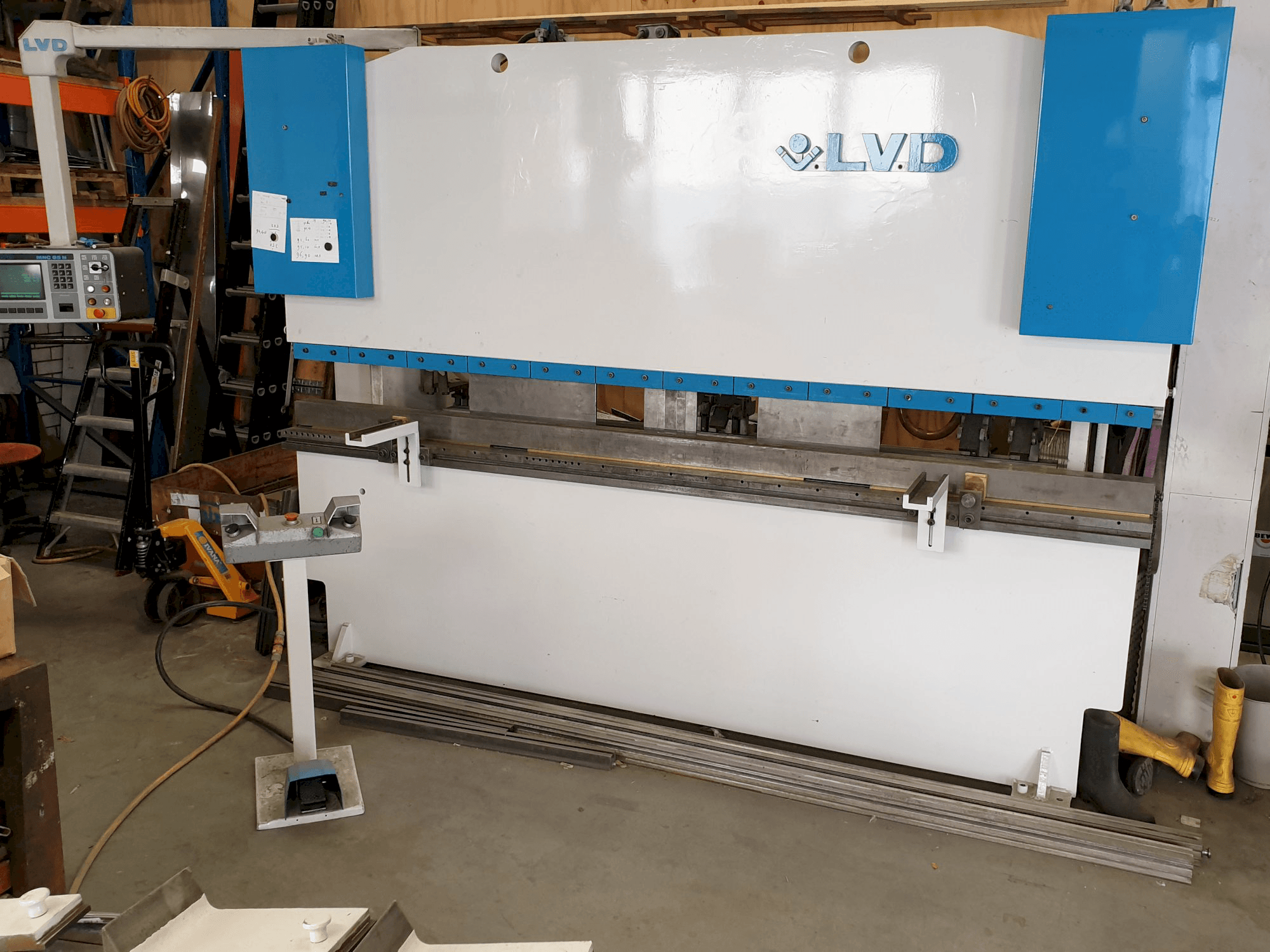 Masinavaade LVD PPI 135/30 paremalt