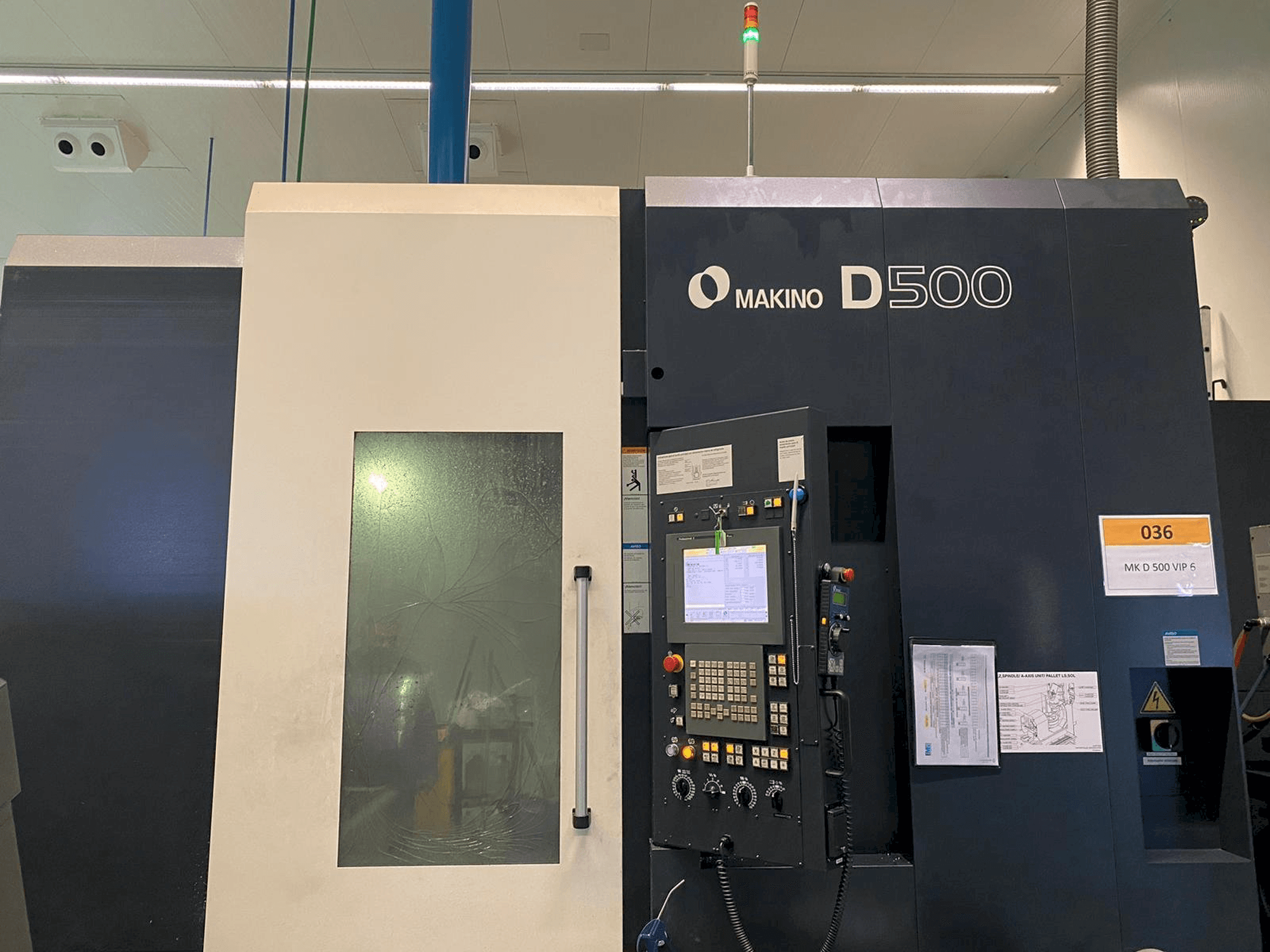 Masina Makino D500 eestvaade