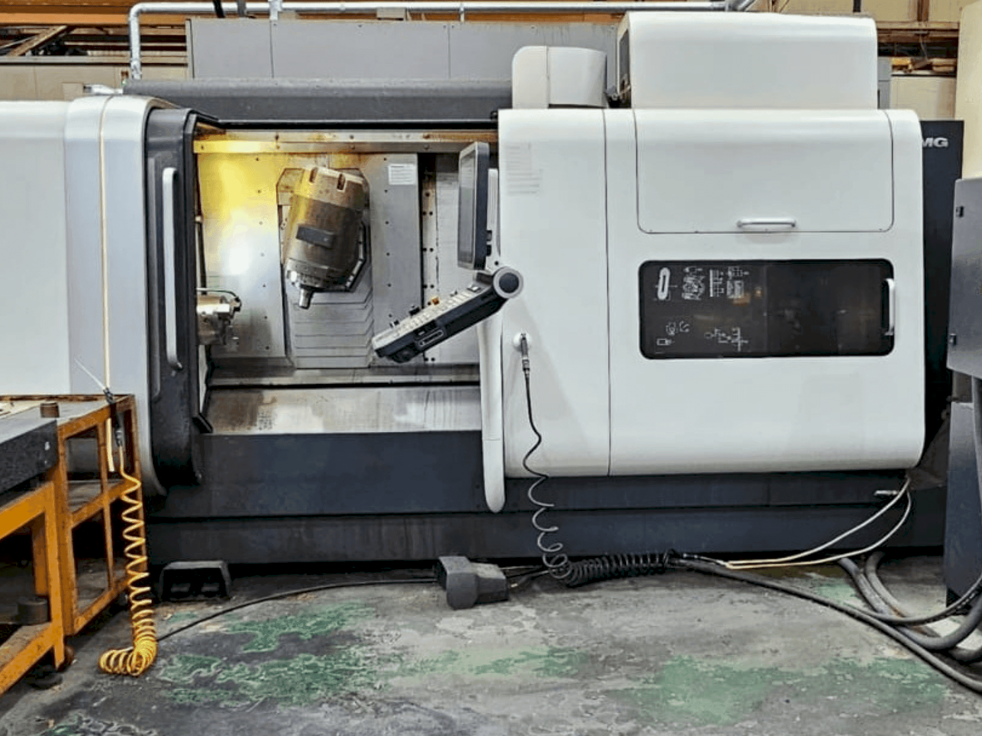 Masina DMG MORI CTX 1250 TC eestvaade