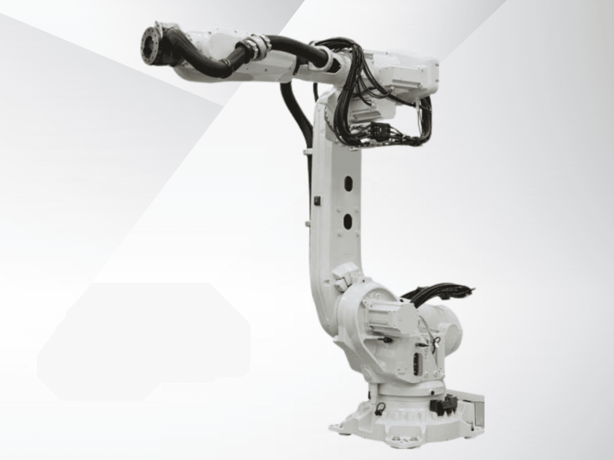ABB IRB 6700-245/3.00 robotkäsi eestvaates, millel on valge voolujooneline disain ning millele on kinnitatud kaablid ja mootorid.
