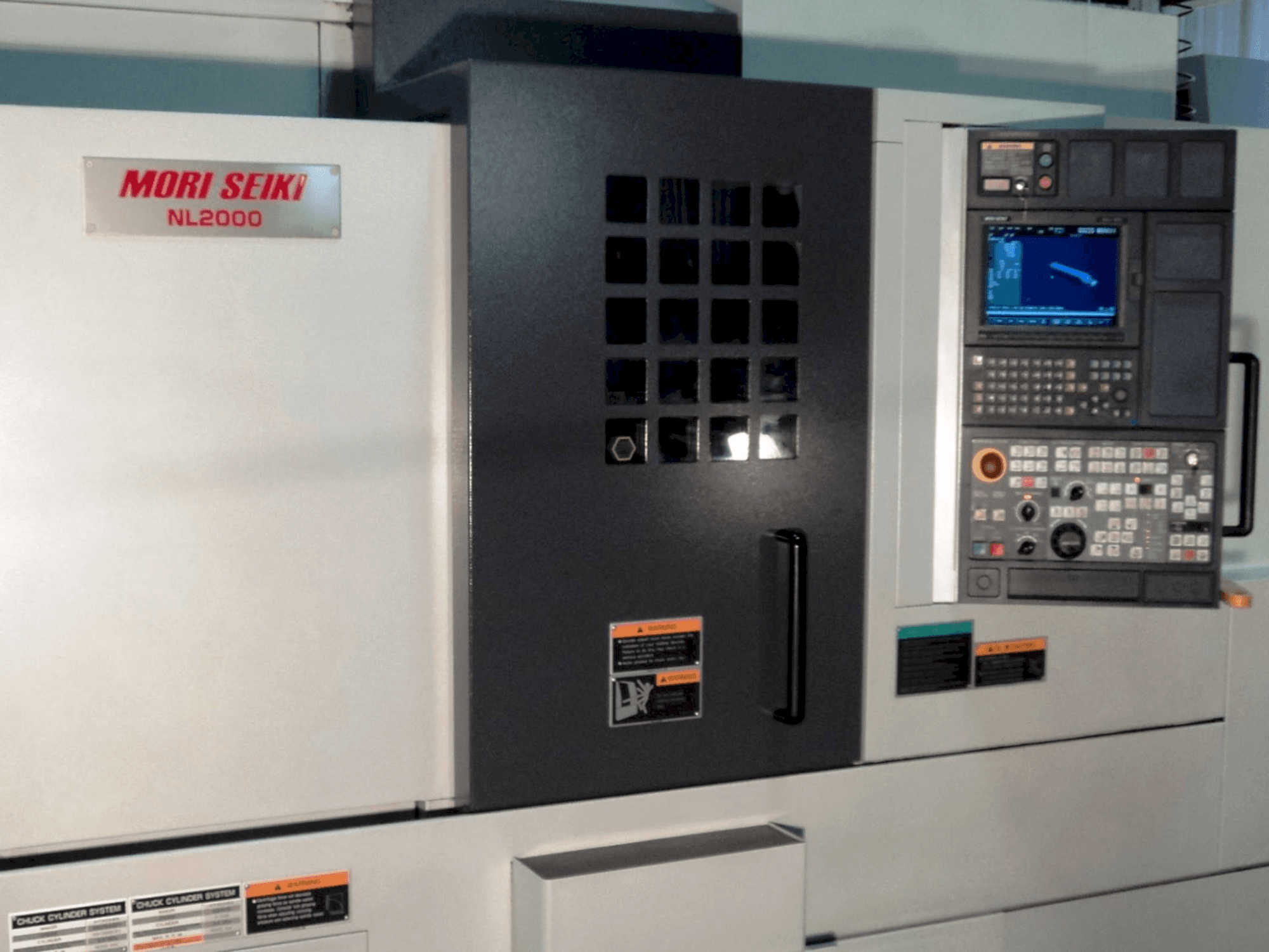 Masina MORI SEIKI NL 2000 SY eestvaade