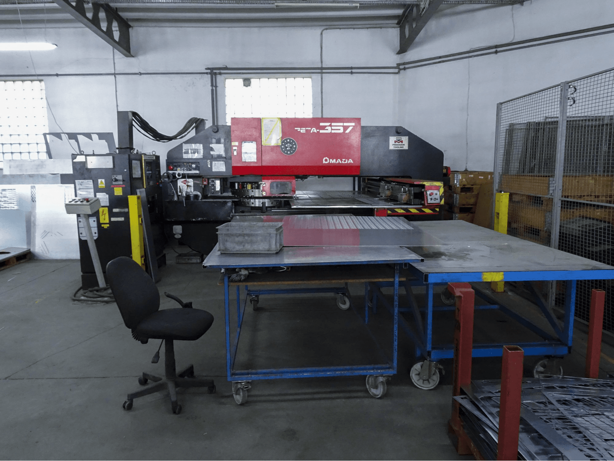 Masina AMADA PEGA 357 eestvaade