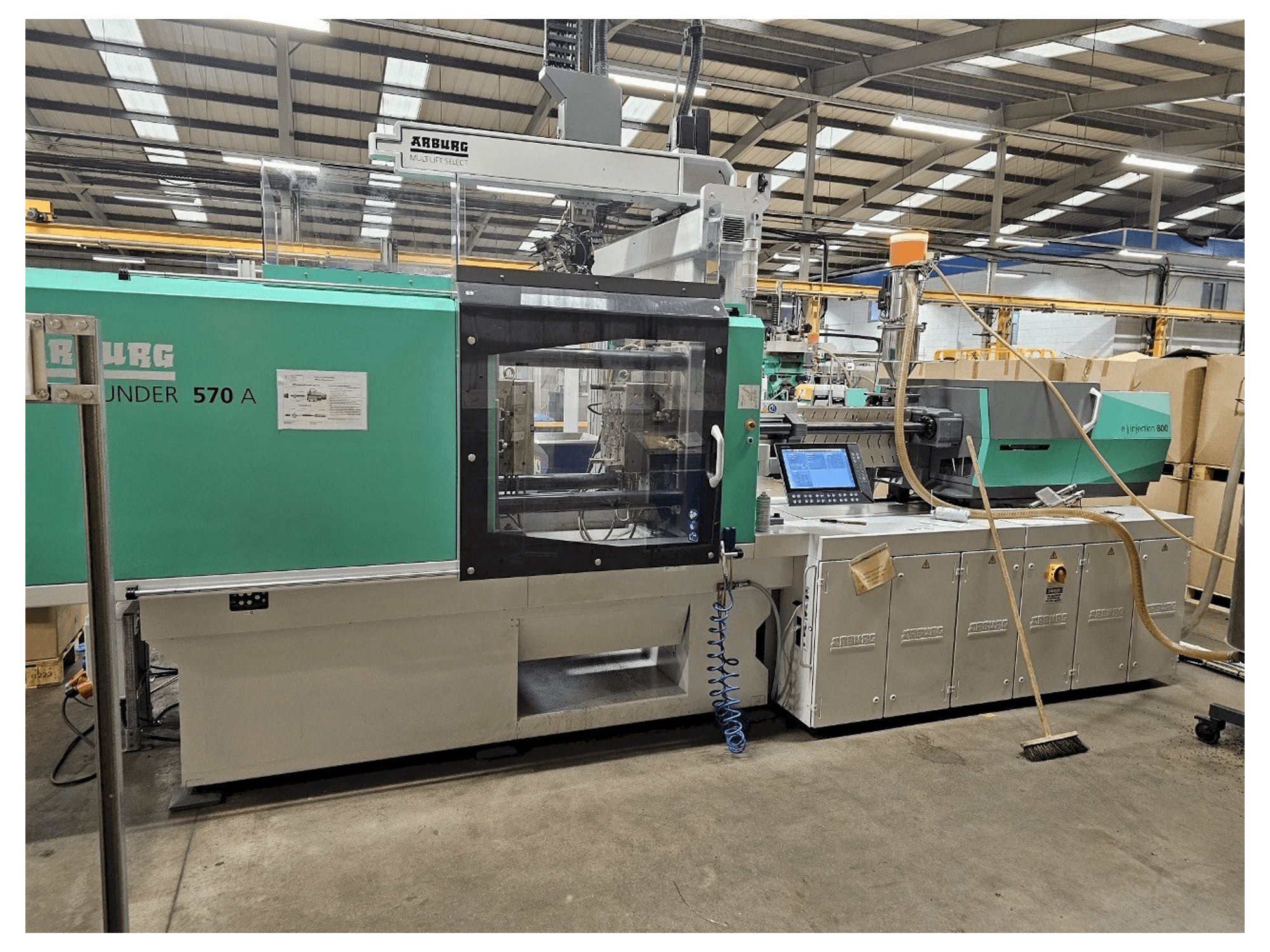 Masina Arburg Allrounder 570 A 2000-800 eestvaade